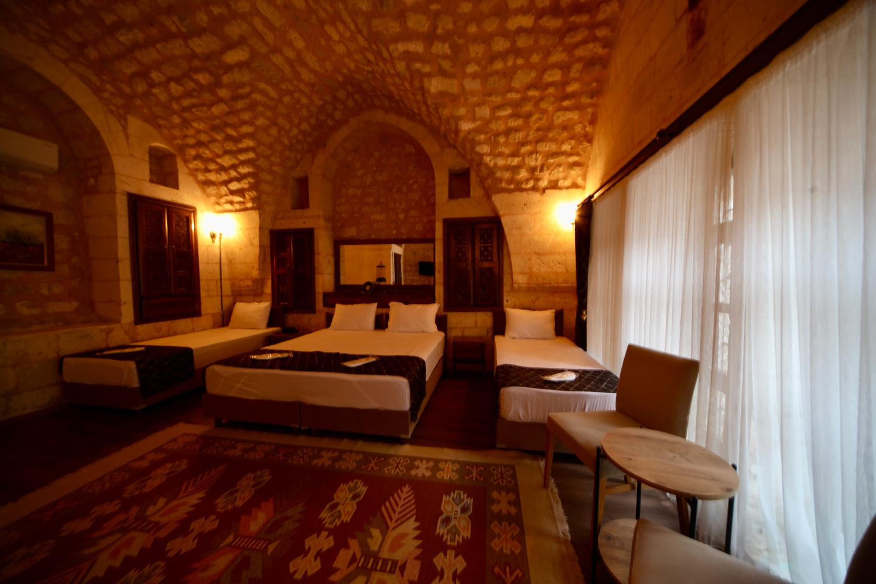 Quadruple Room - Photo 8