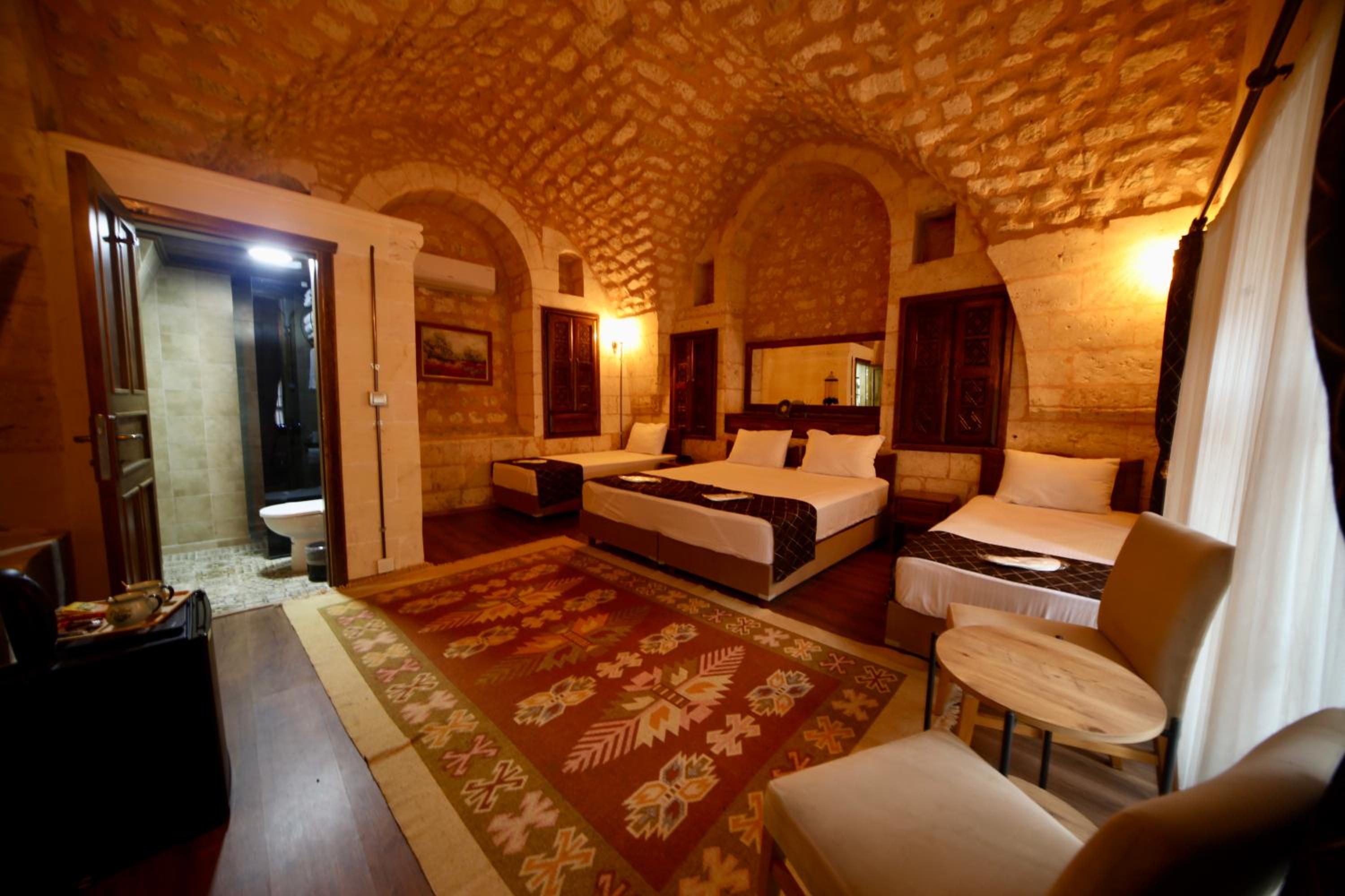 Quadruple Room - Photo 11