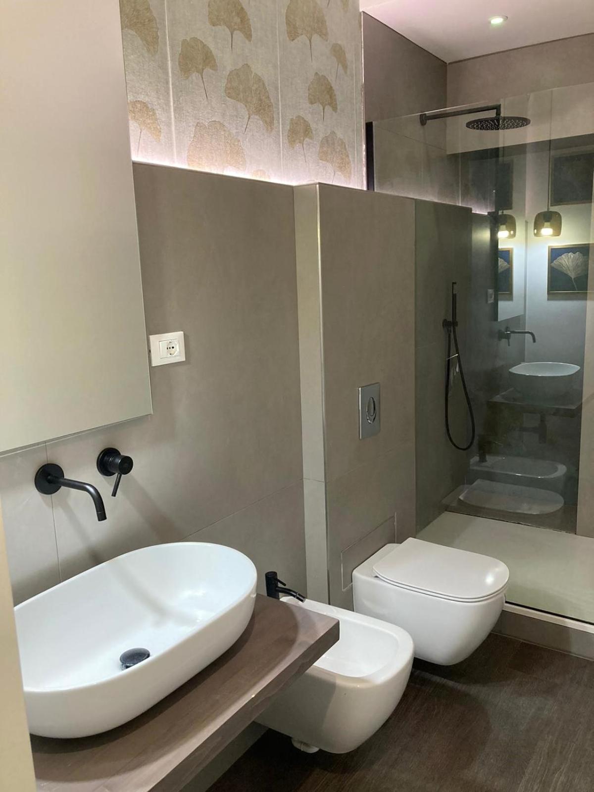 King Suite with Spa Bath - Photo 8