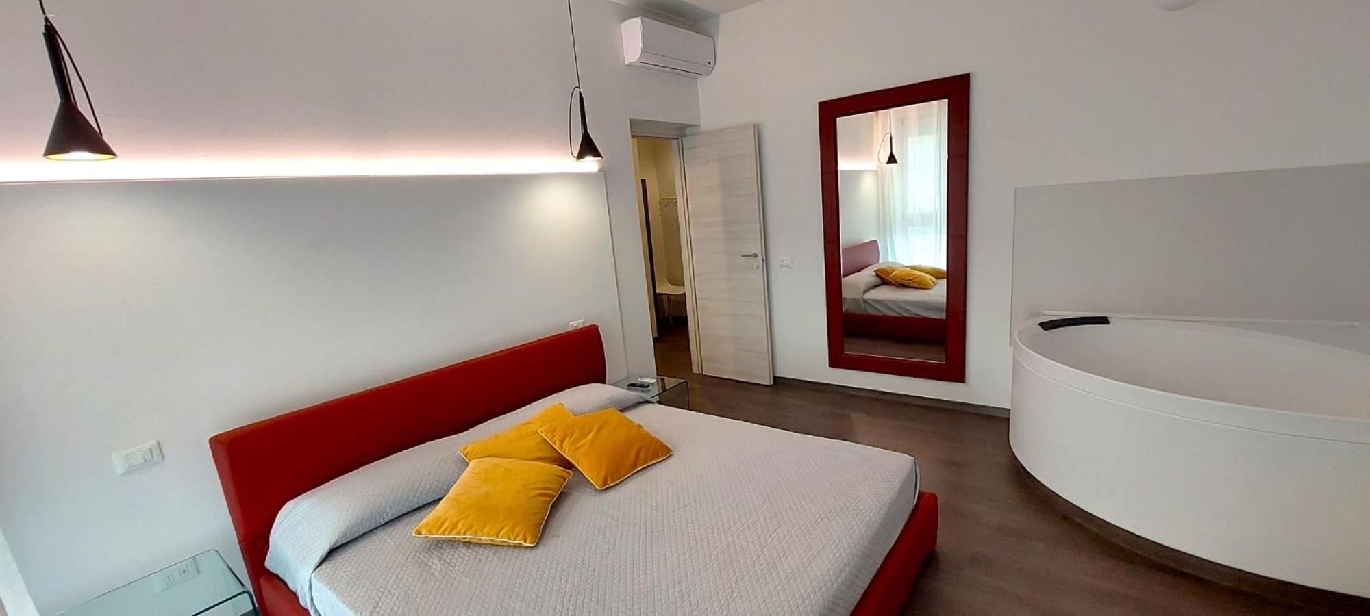 King Suite with Spa Bath - Photo 6