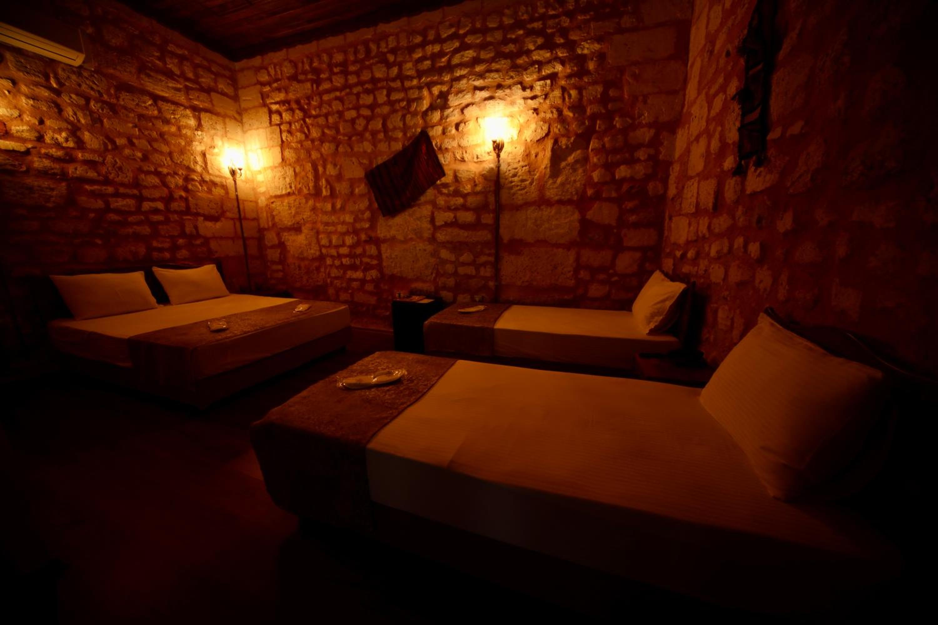 Quadruple Room - Photo 21