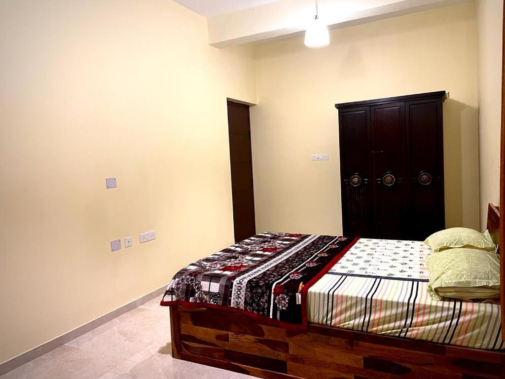 Three-Bedroom Apartment photo 2