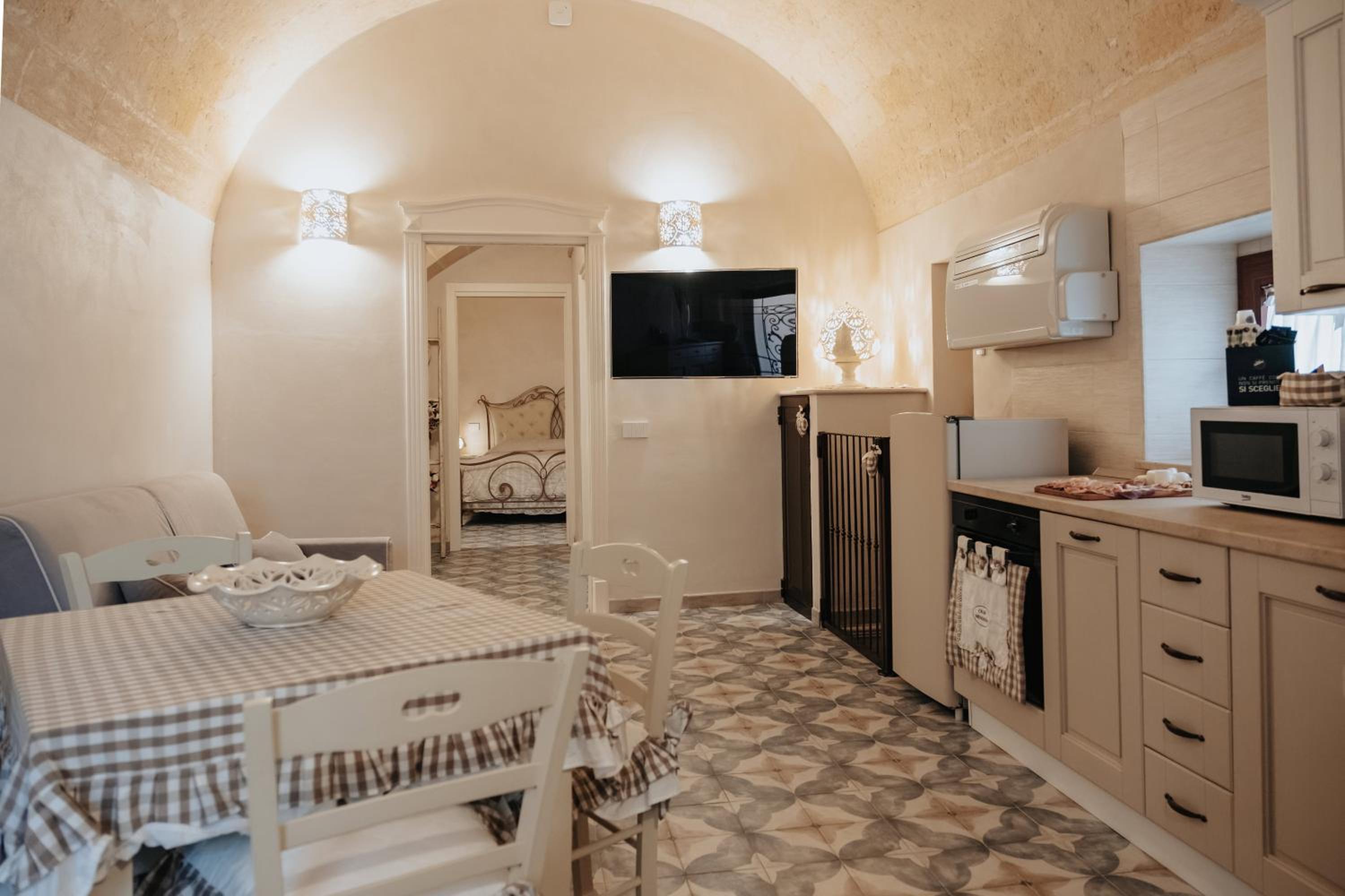 One-Bedroom House - Photo 7
