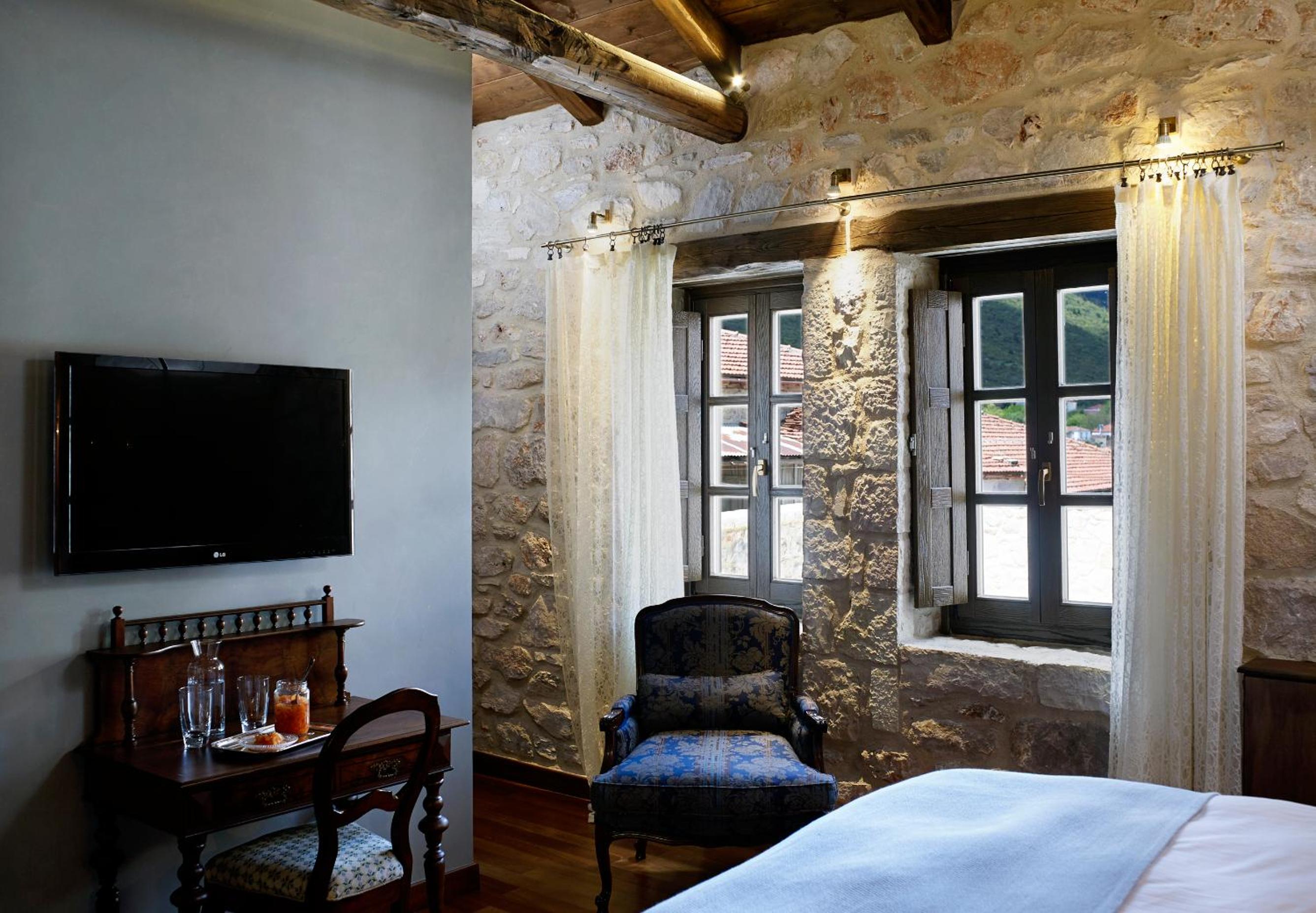 Deluxe Suite - Photo 14
