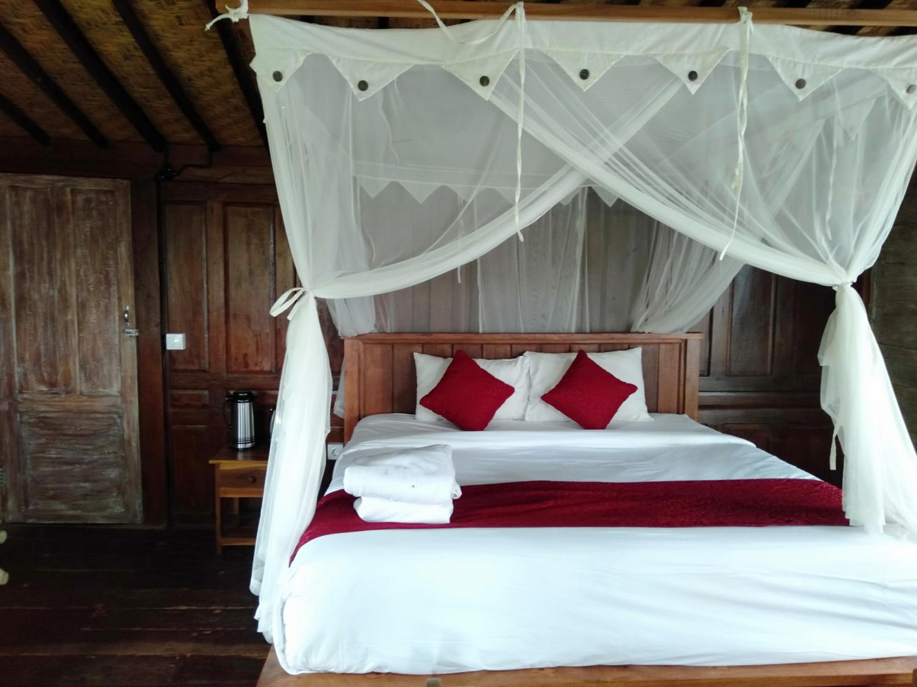 King Room with Balcony - Photo 17