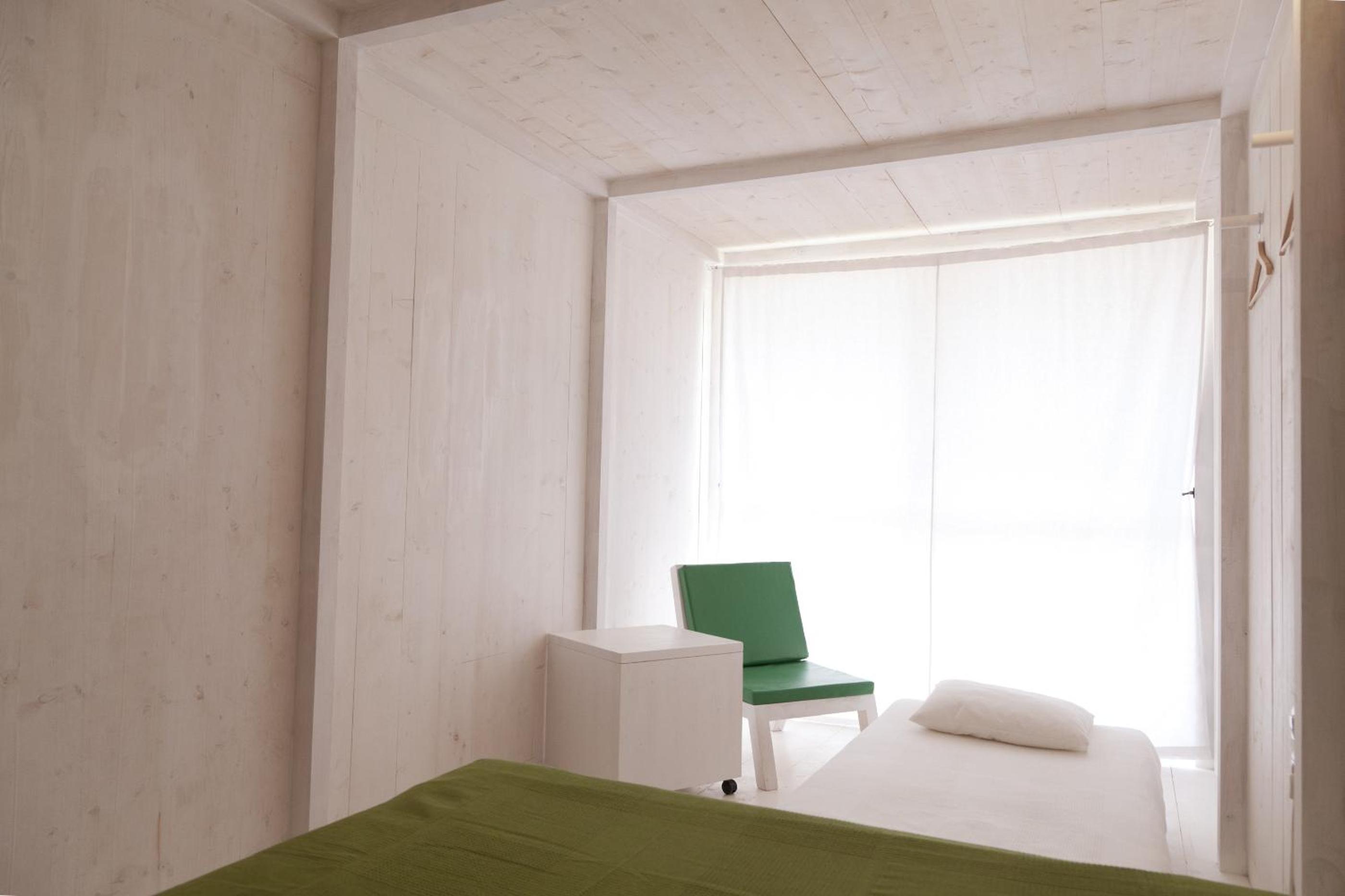 Twin Room with Bathroom photo 2