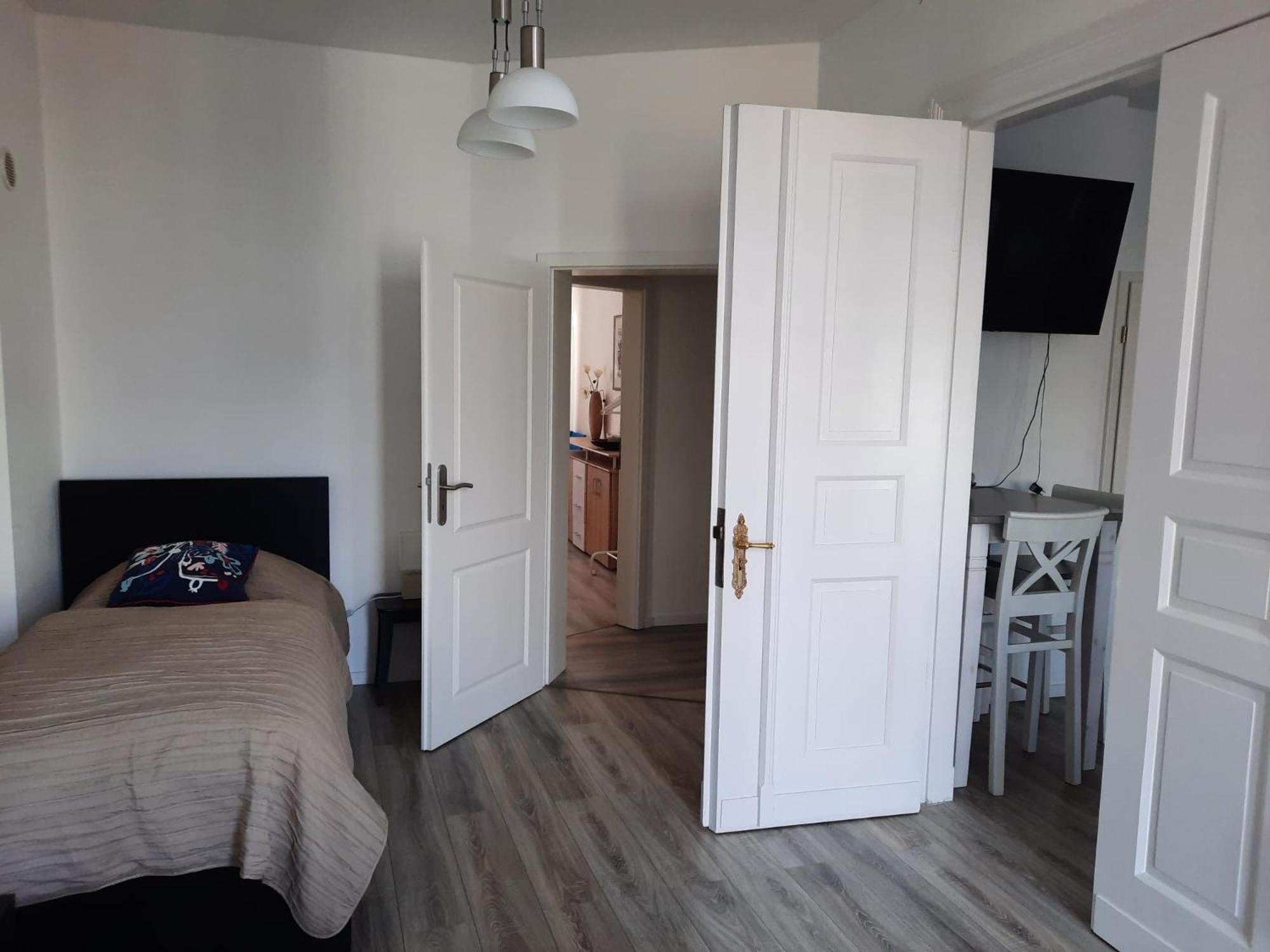 Double Room with Balcony - Photo 8