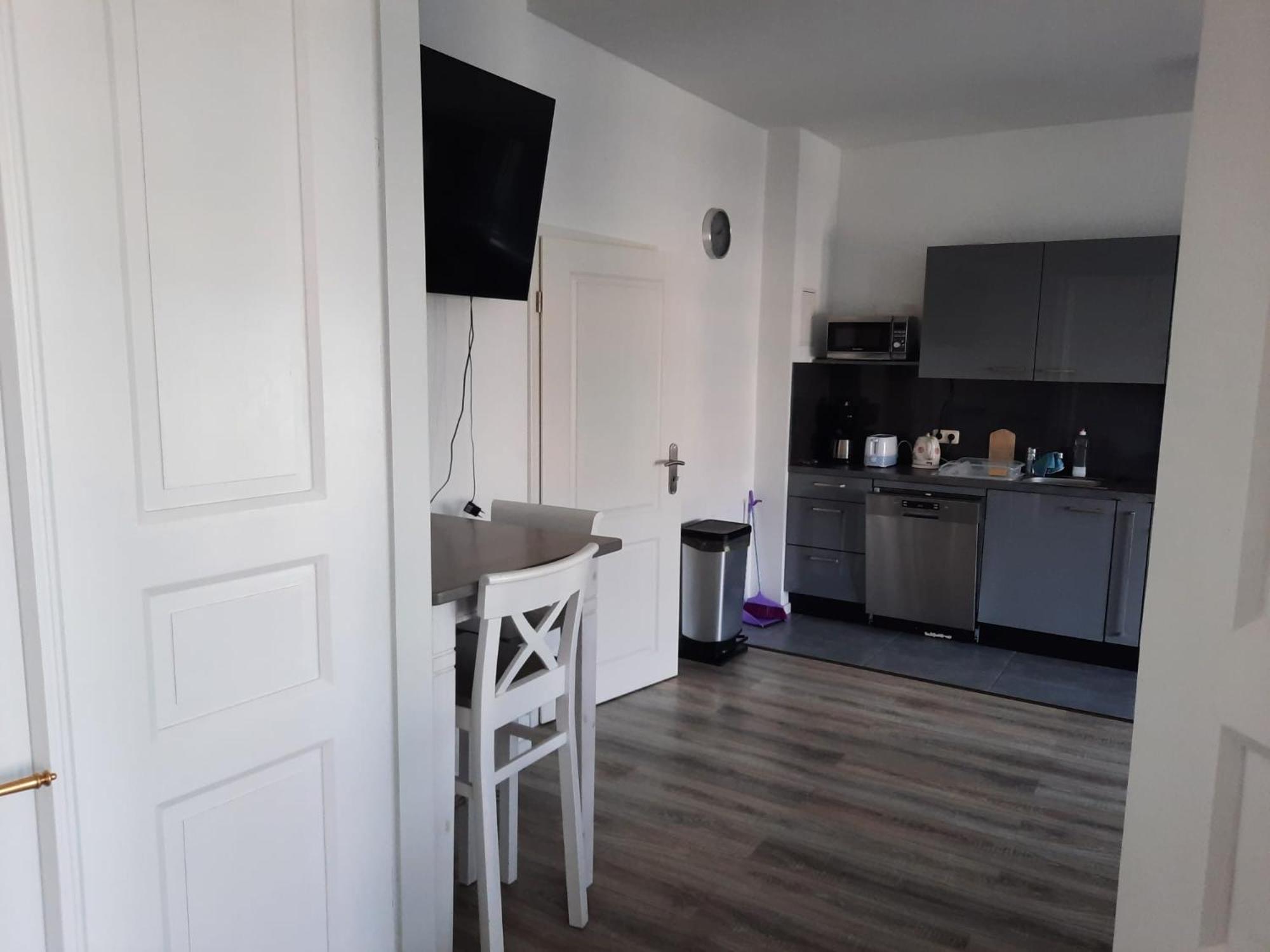 Double Room with Balcony - Photo 9
