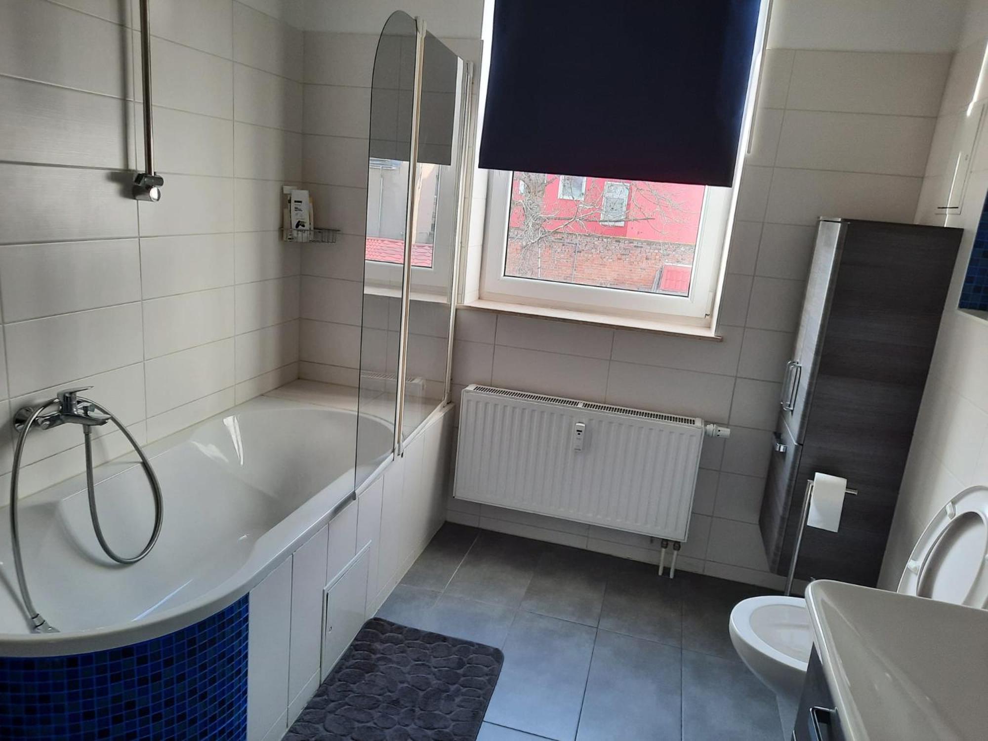Double Room with Balcony - Photo 11