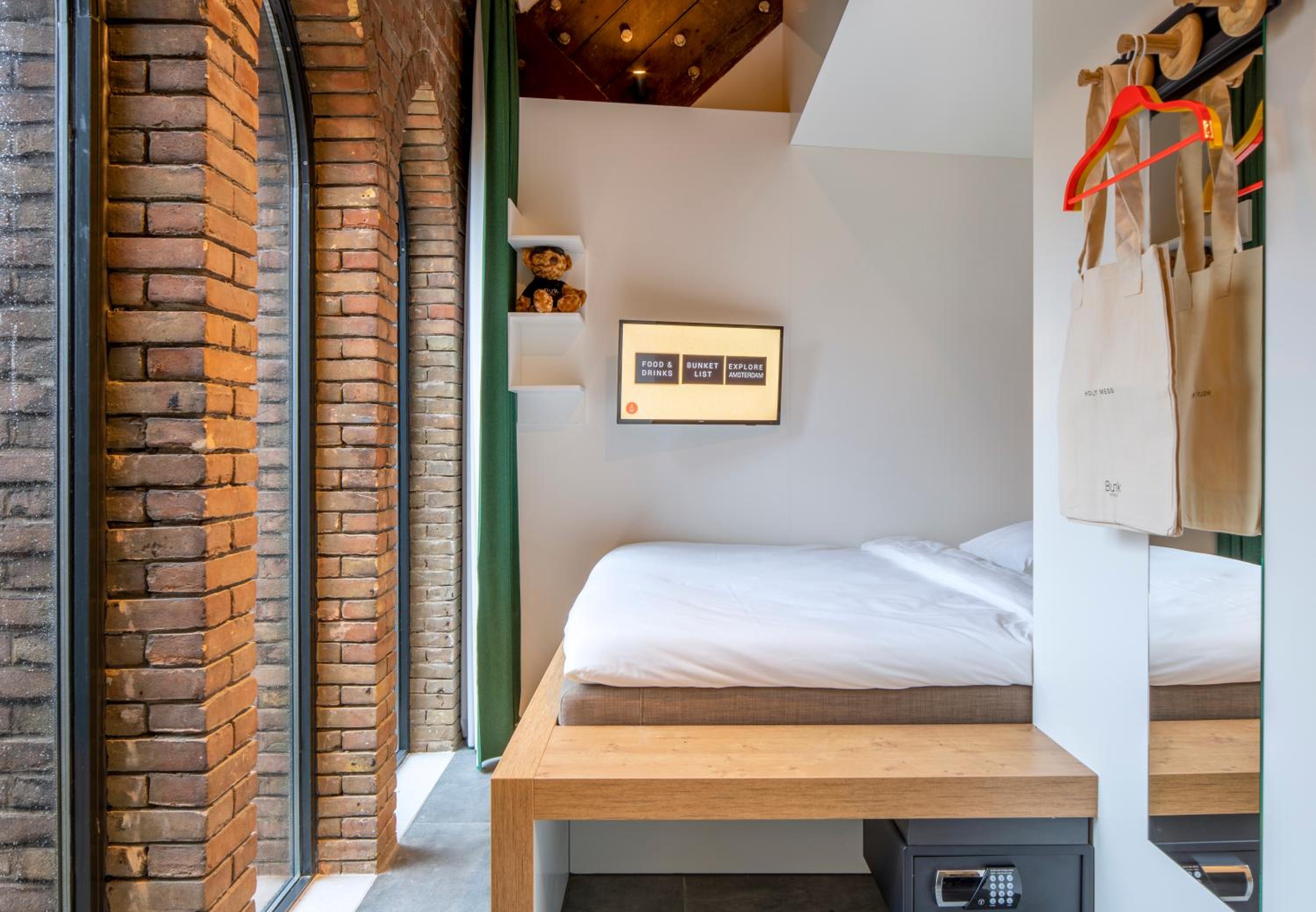 Epic room photo 1