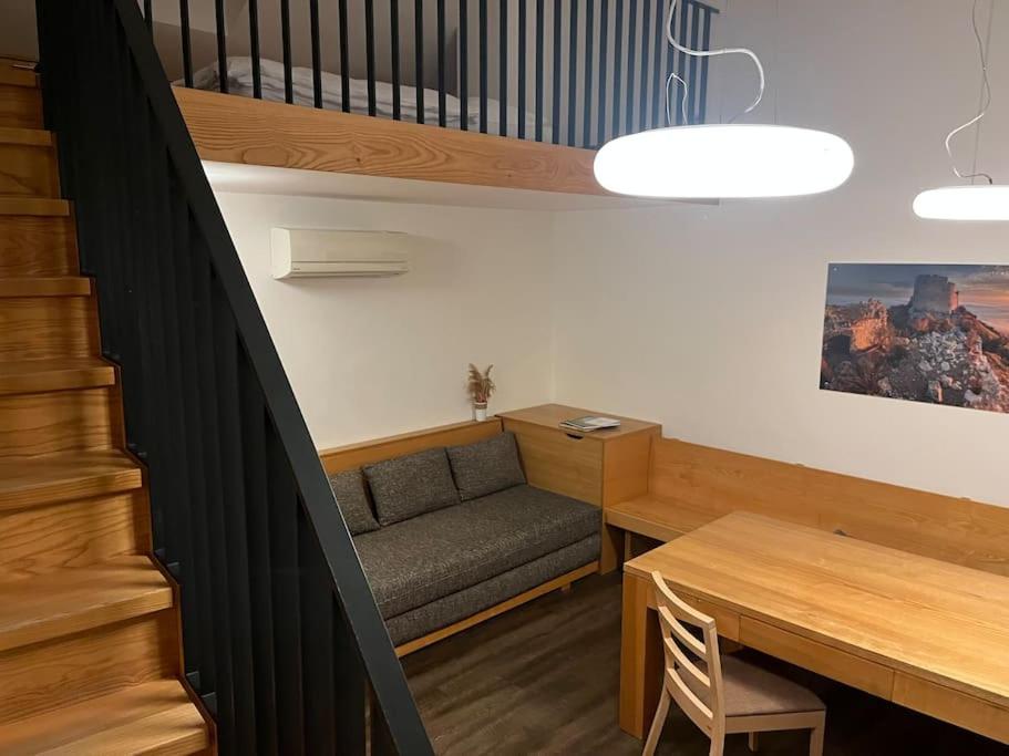 One-Bedroom Apartment photo 1