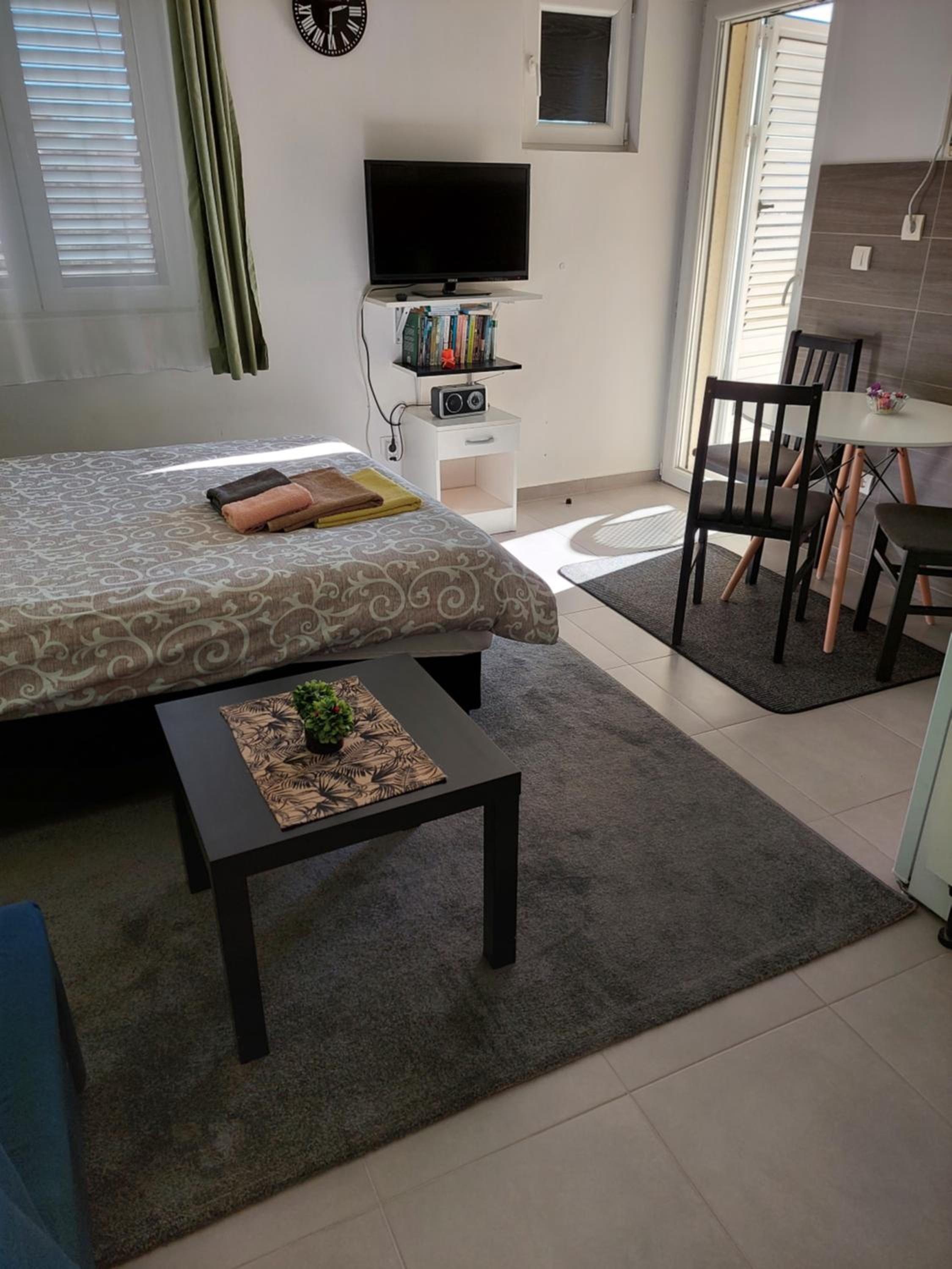 Studio Apartment photo 3