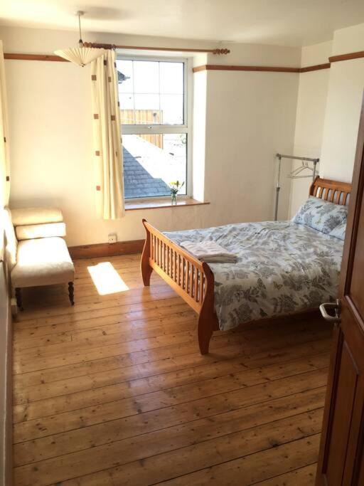 Seven-Bedroom House photo 1
