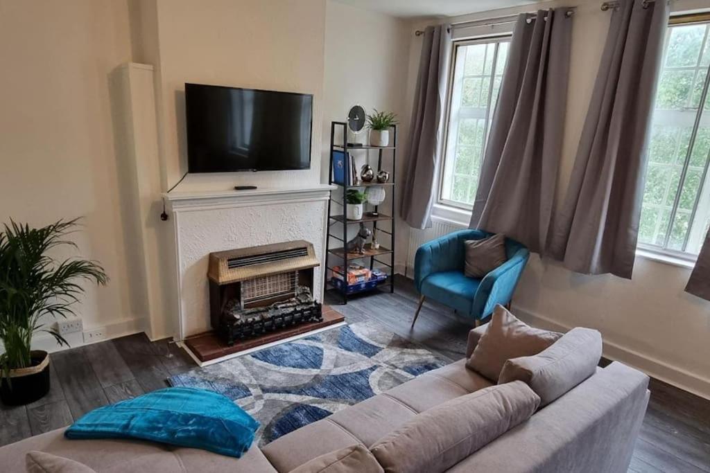 Three-Bedroom Apartment photo 2