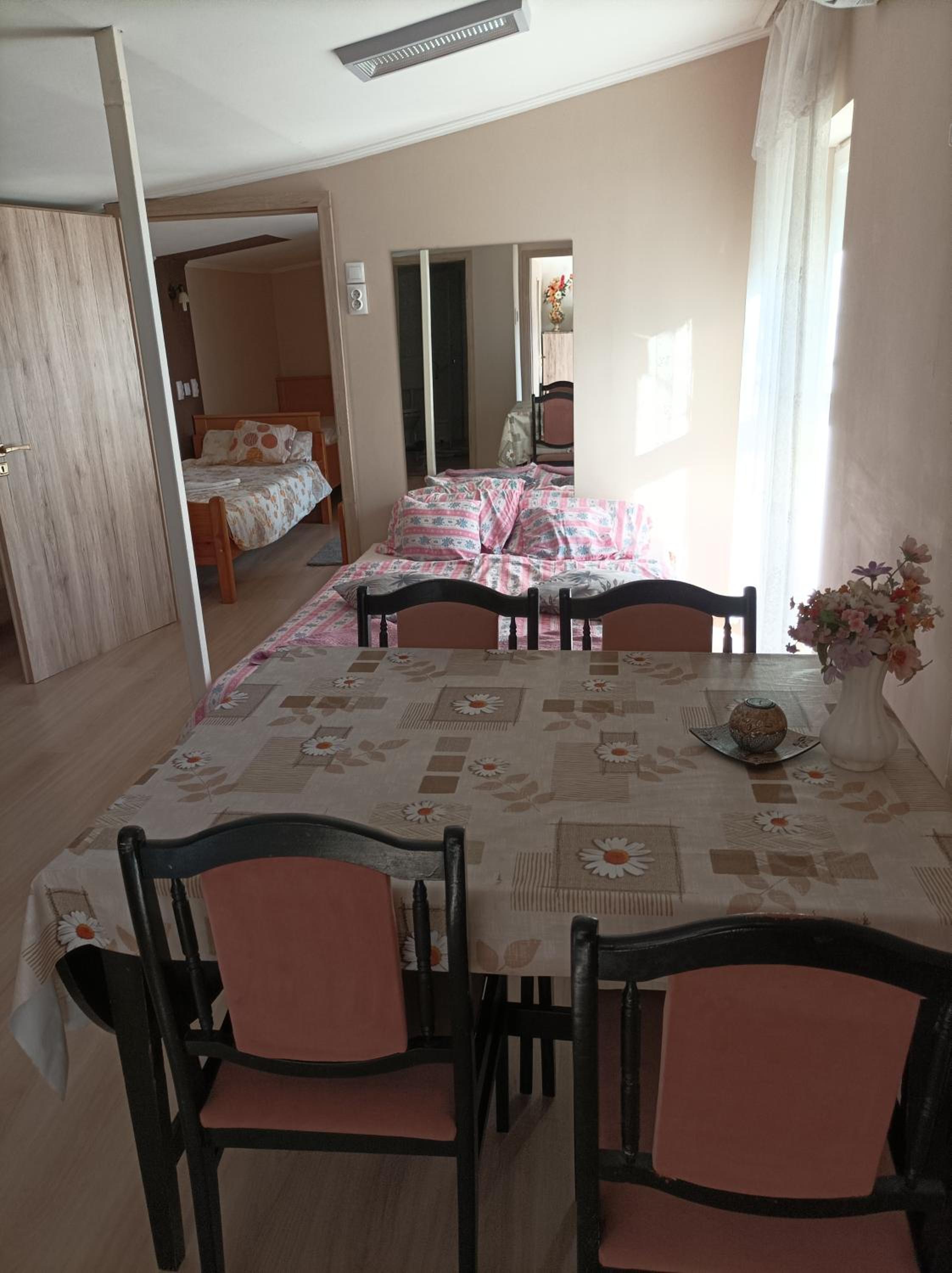 Family Room with Private Bathroom photo 2