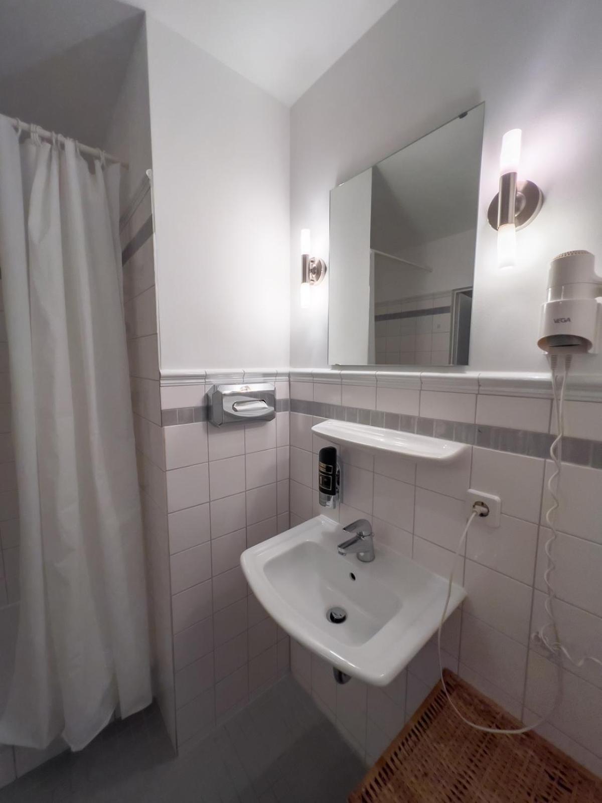 Apartment (3 Adults) photo 2