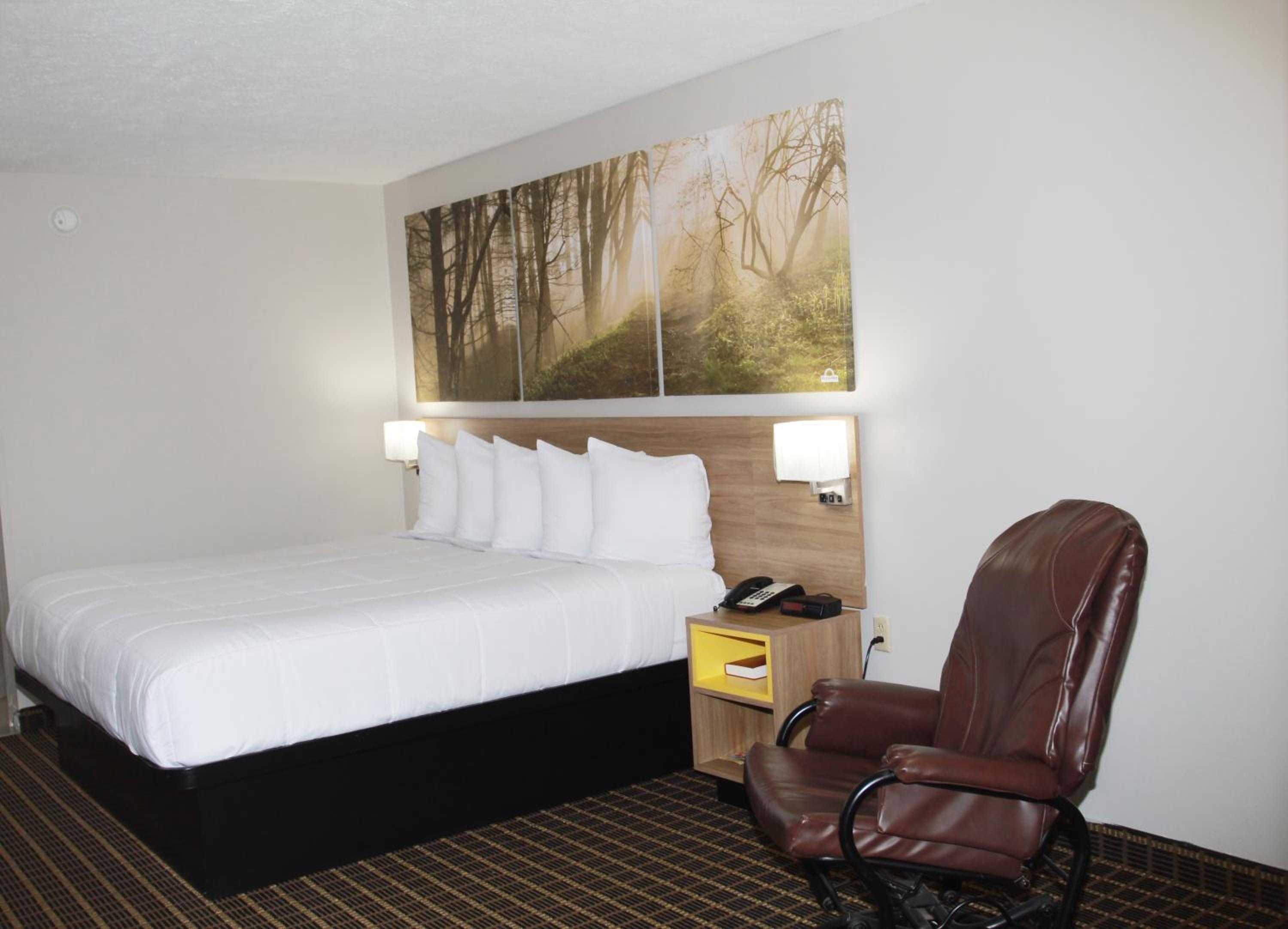 King Room - Non-Smoking - Photo 1