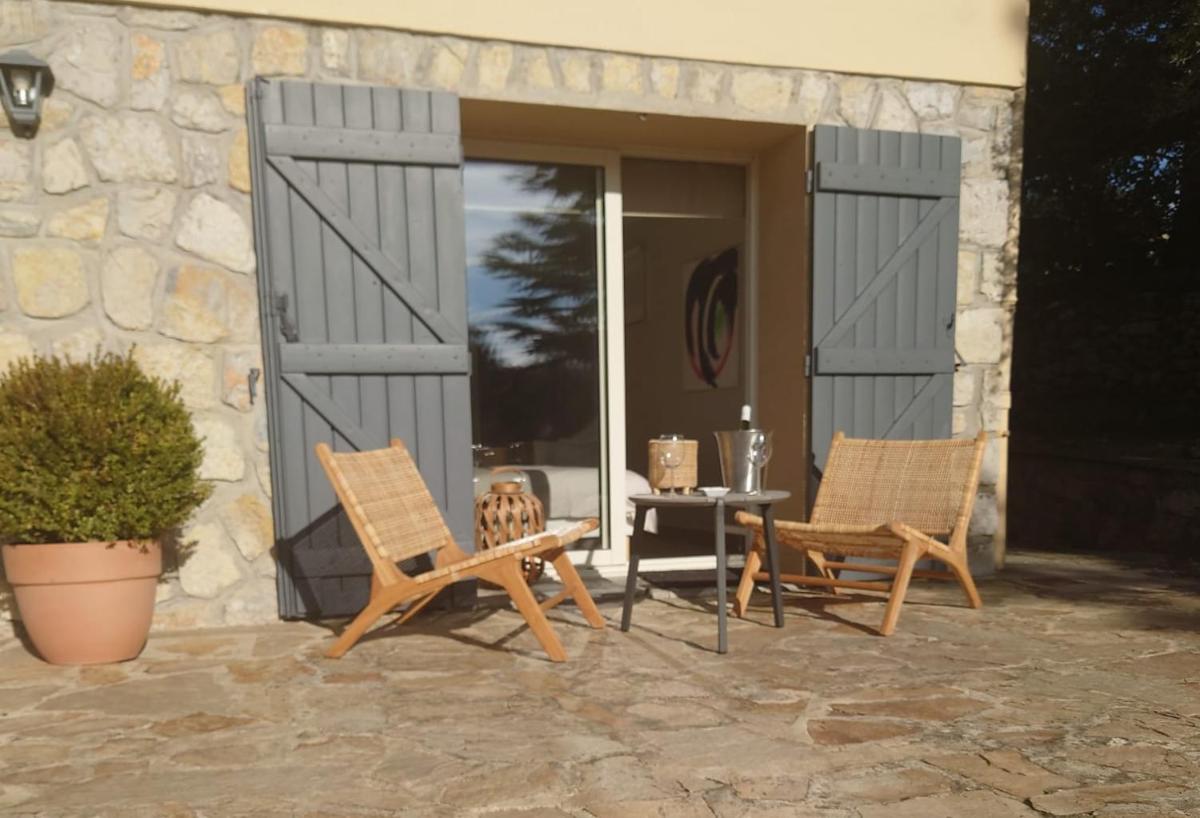 Suite with Pool View - Photo 1