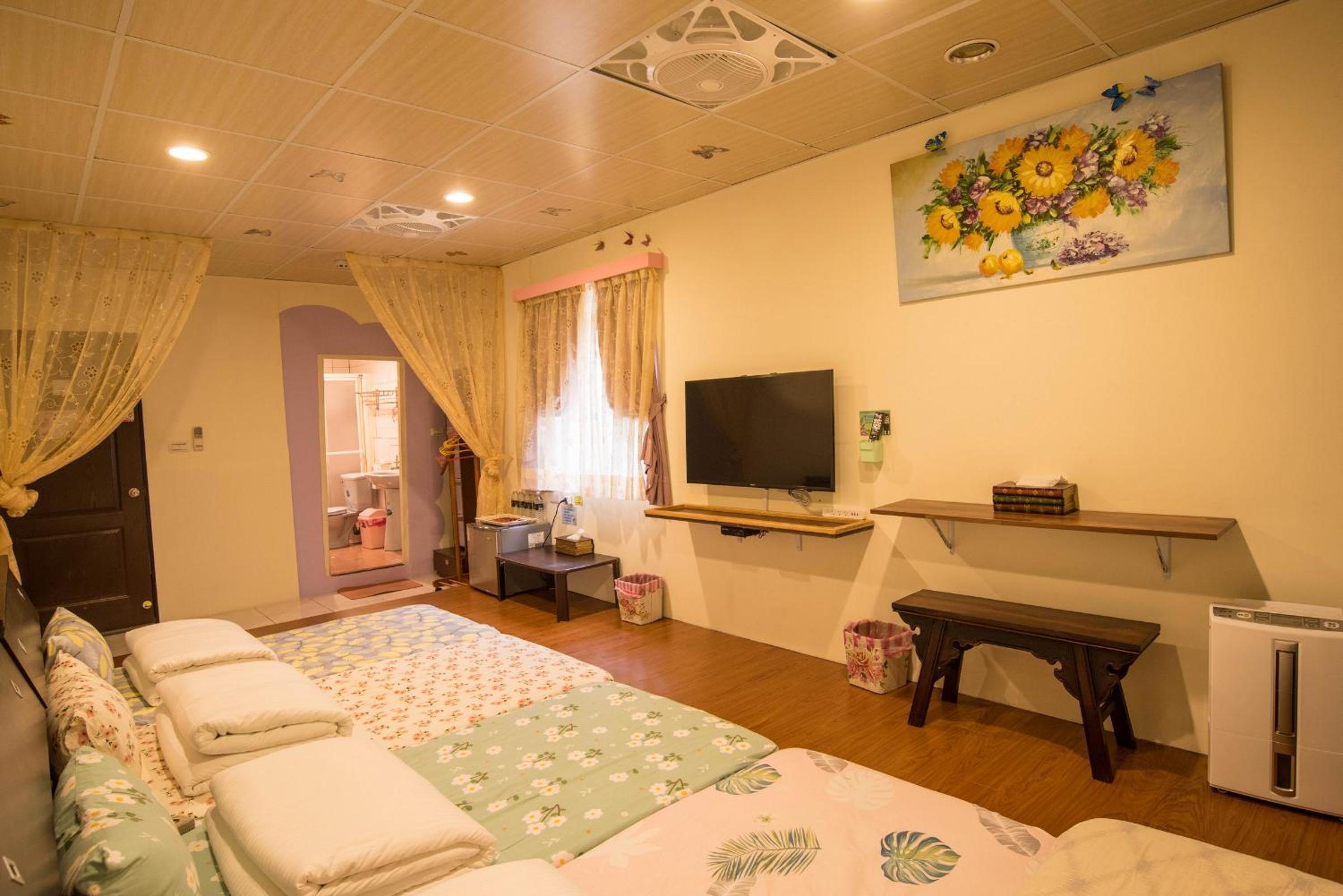 Family Room with Private Bathroom - Photo 15