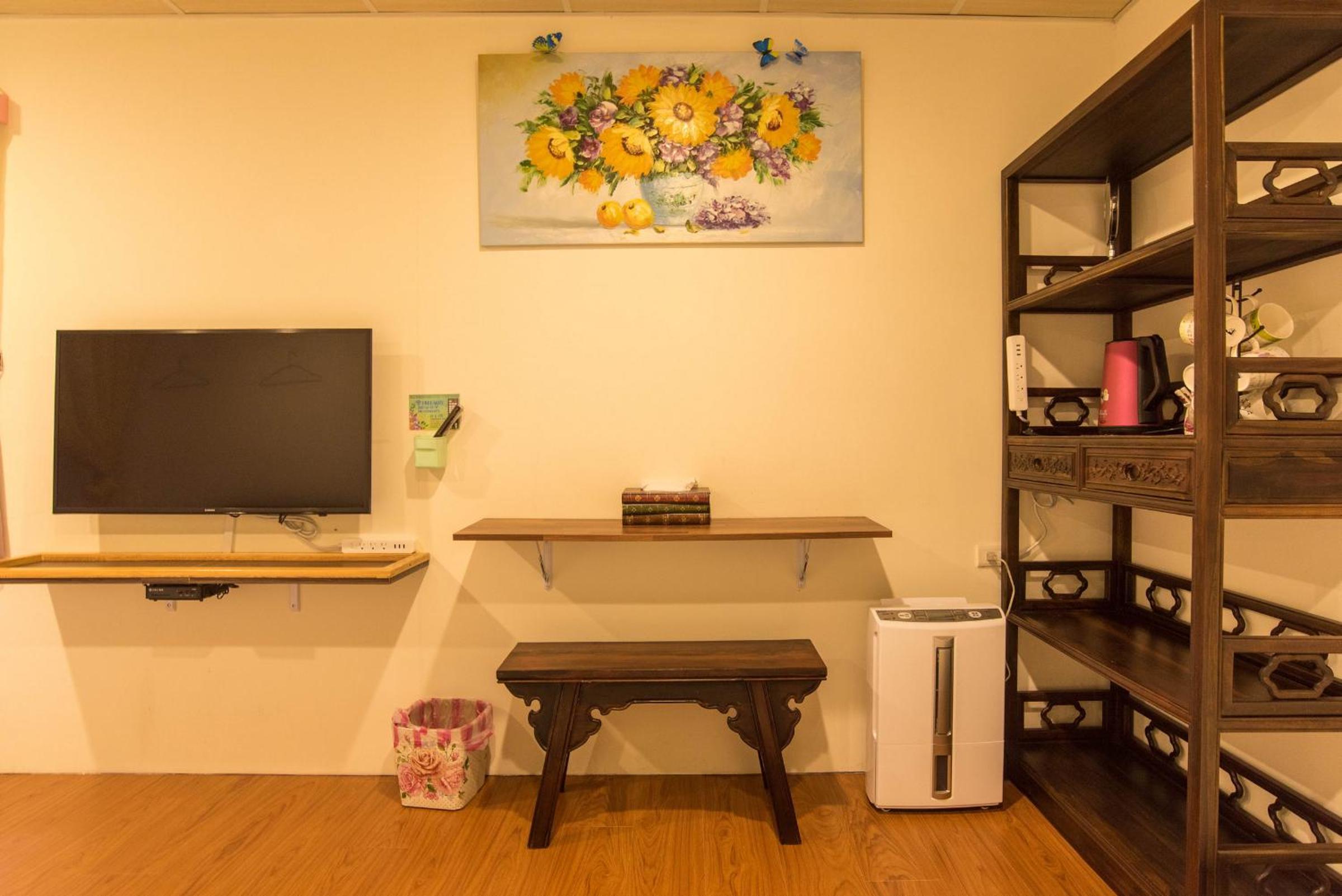 Family Room with Private Bathroom - Photo 10