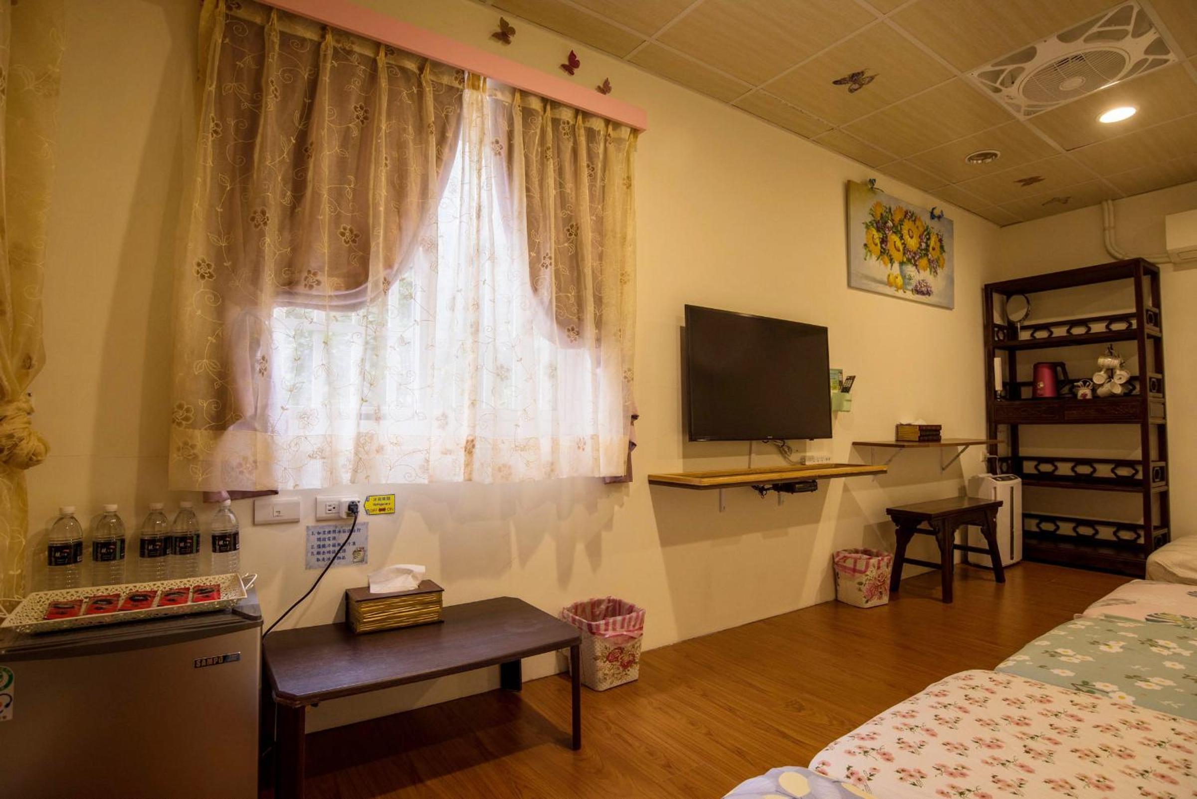 Family Room with Private Bathroom - Photo 1