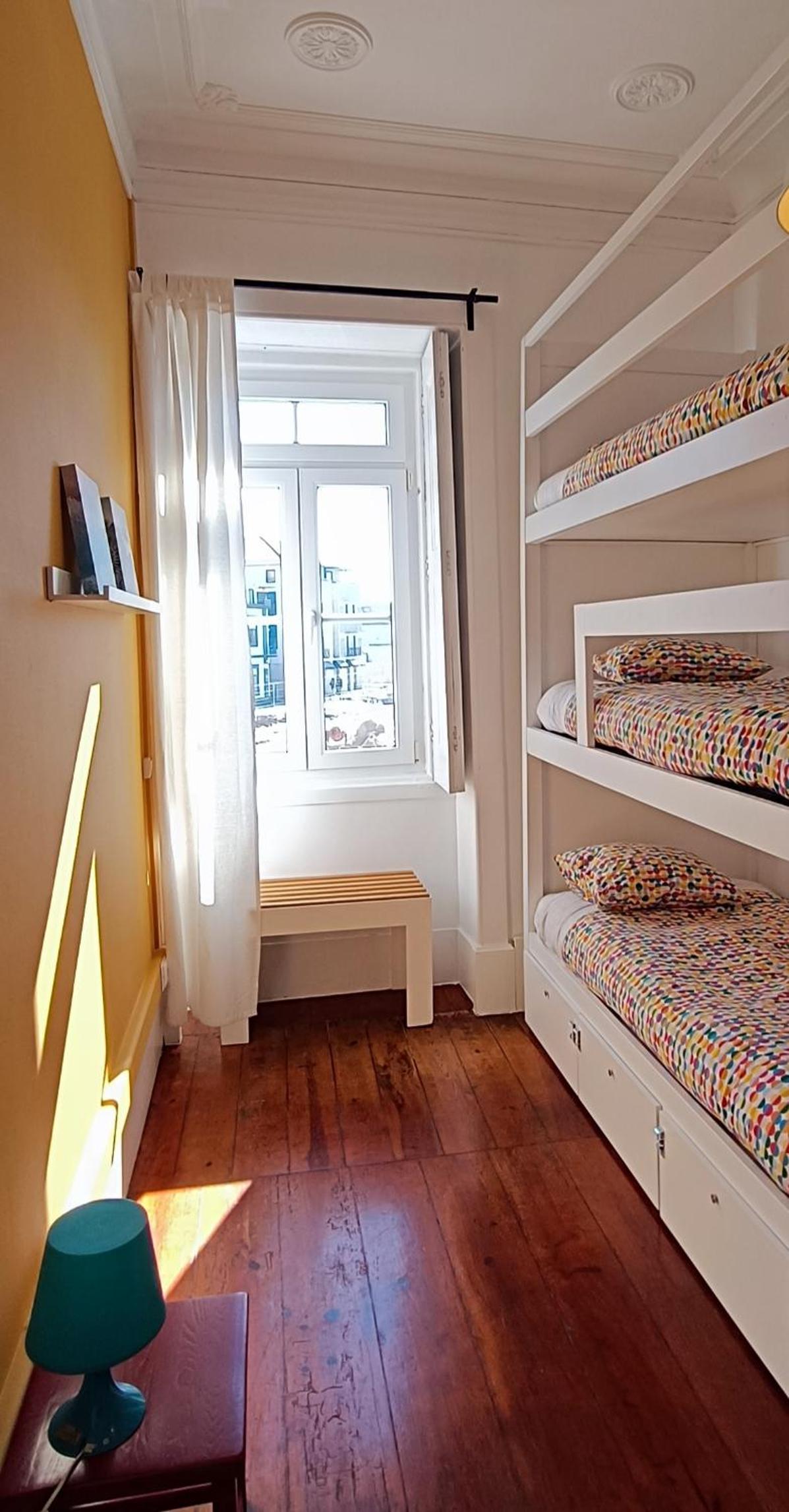 Bed in 3-Bed Mixed Dormitory Room with Private Bathroom photo 3