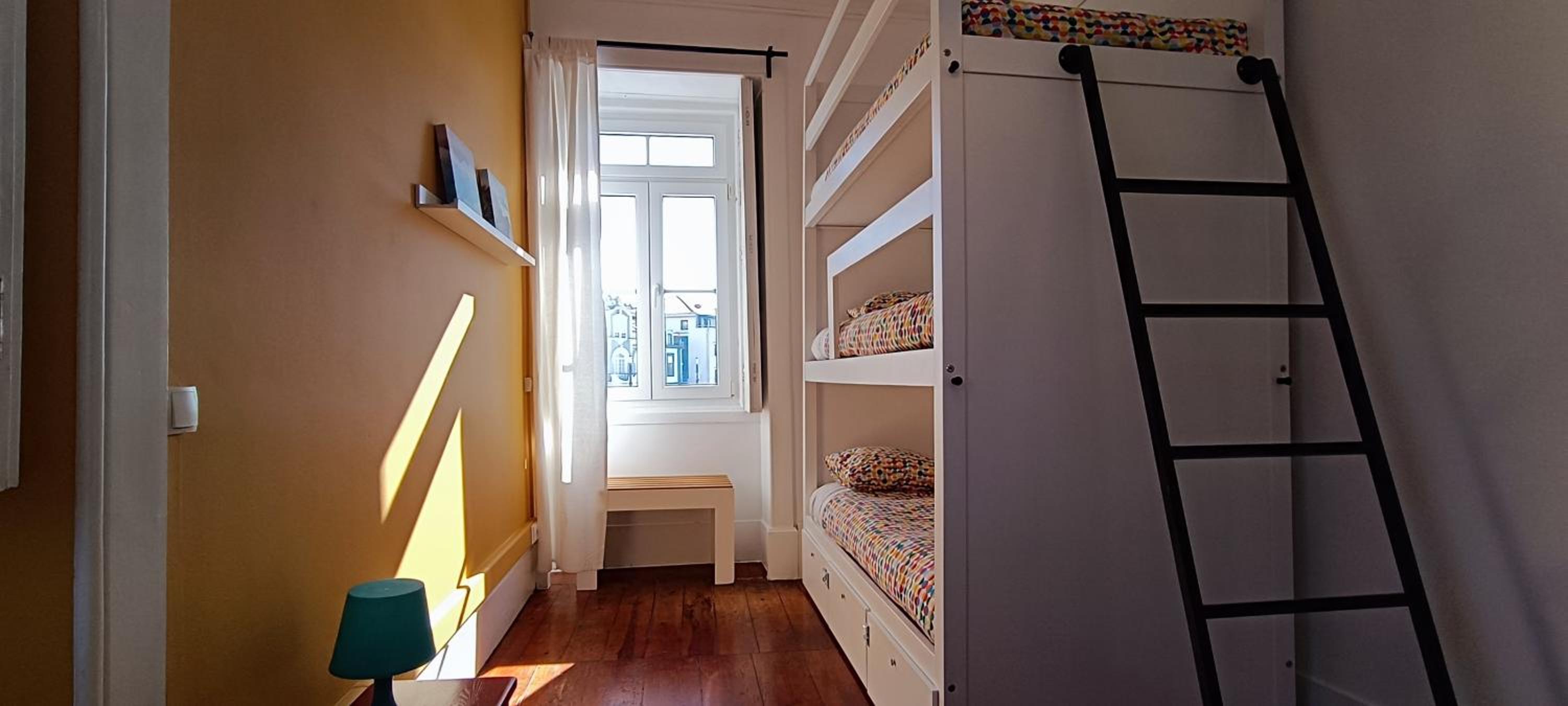 Bed in 3-Bed Mixed Dormitory Room with Private Bathroom photo 2