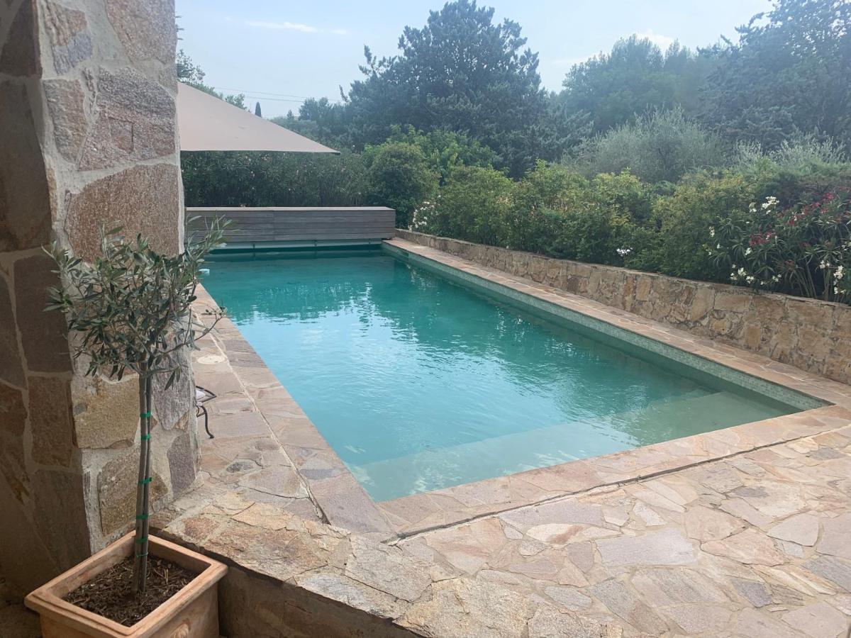 Suite with Pool View - Photo 15