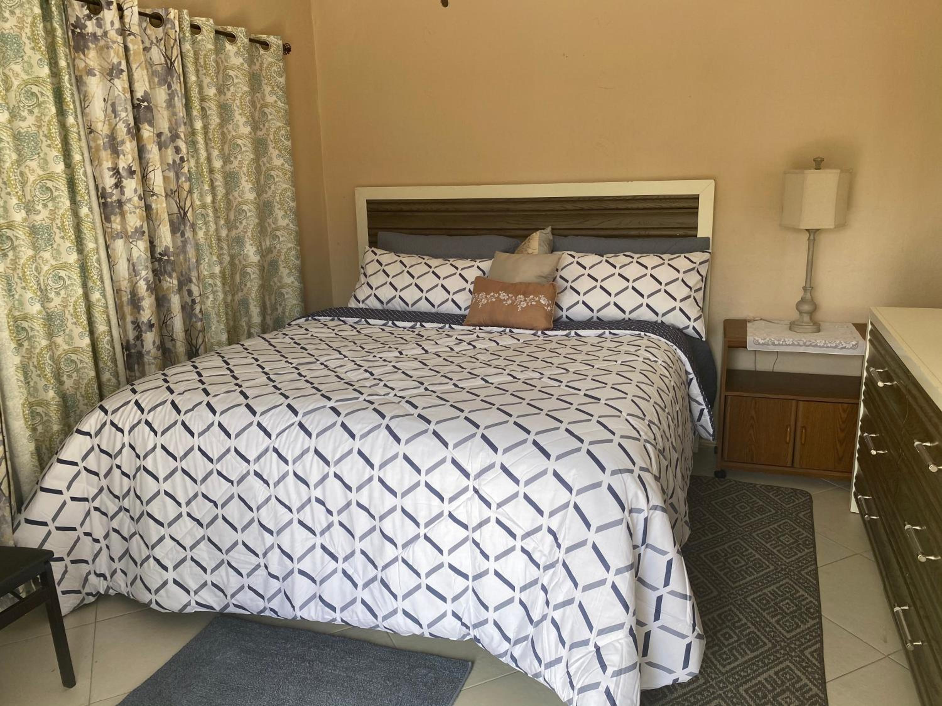 Standard Queen Room photo 2