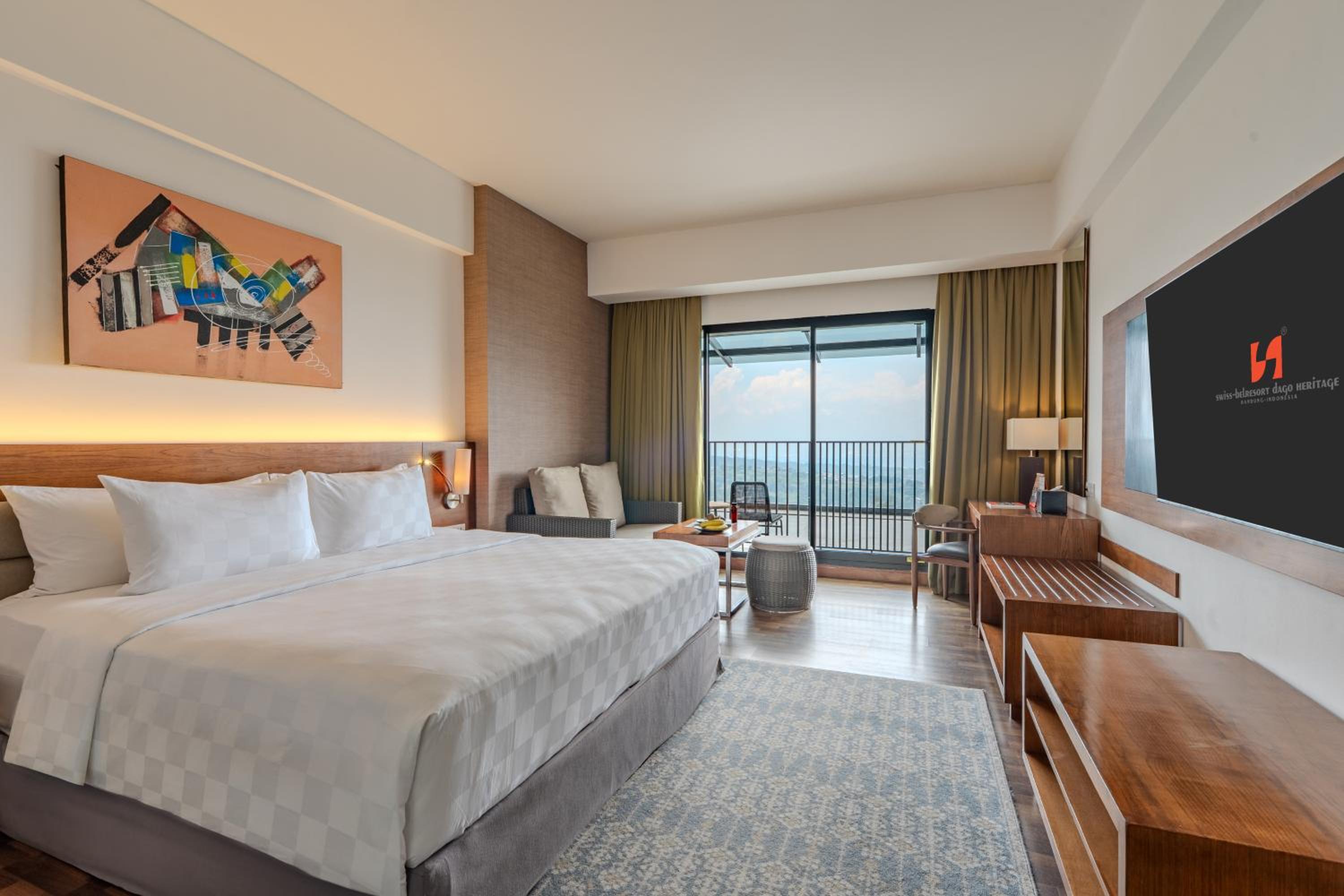 Grand Deluxe Queen Balcony