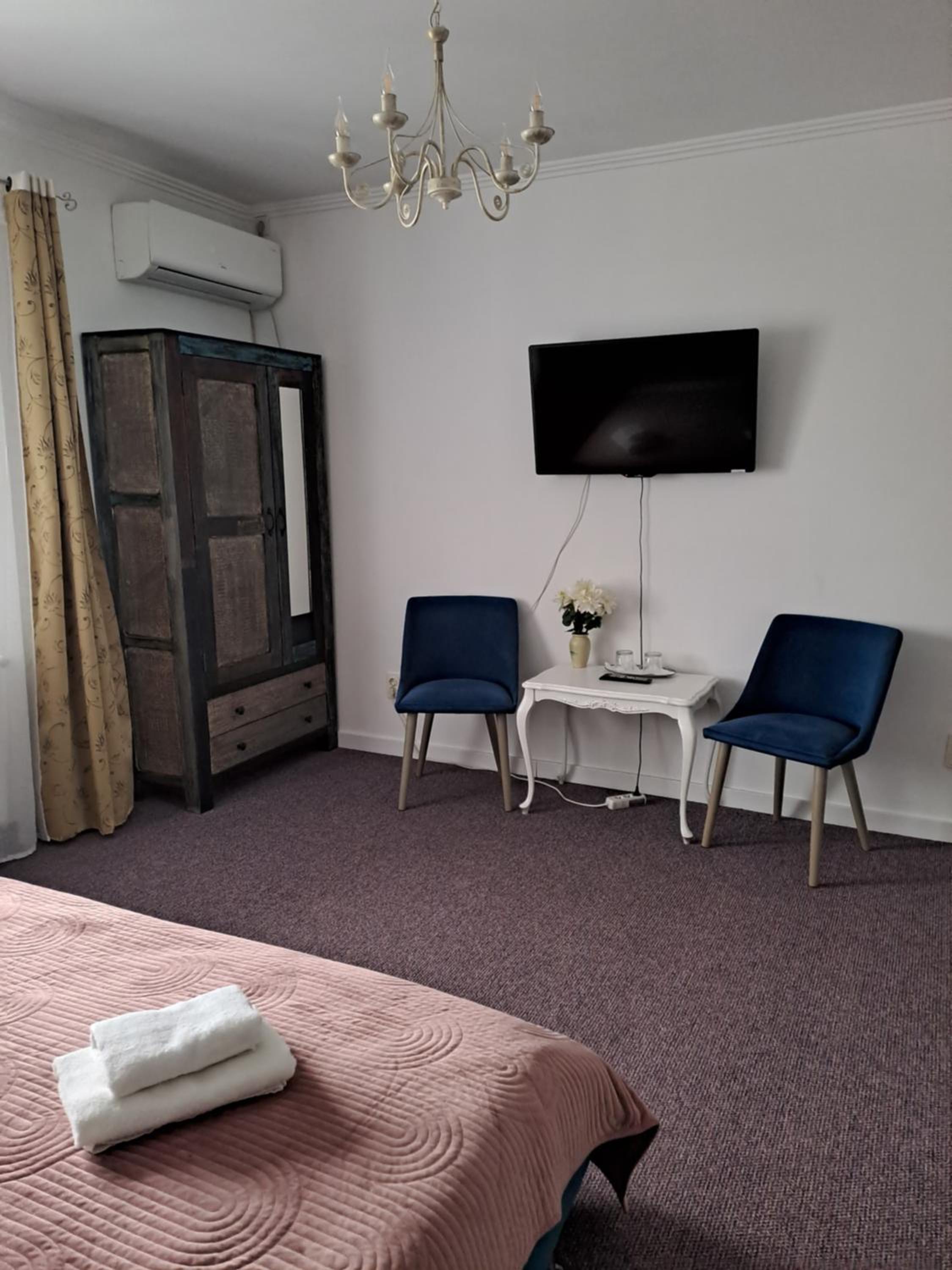 Deluxe Double Room with Balcony - Photo 5