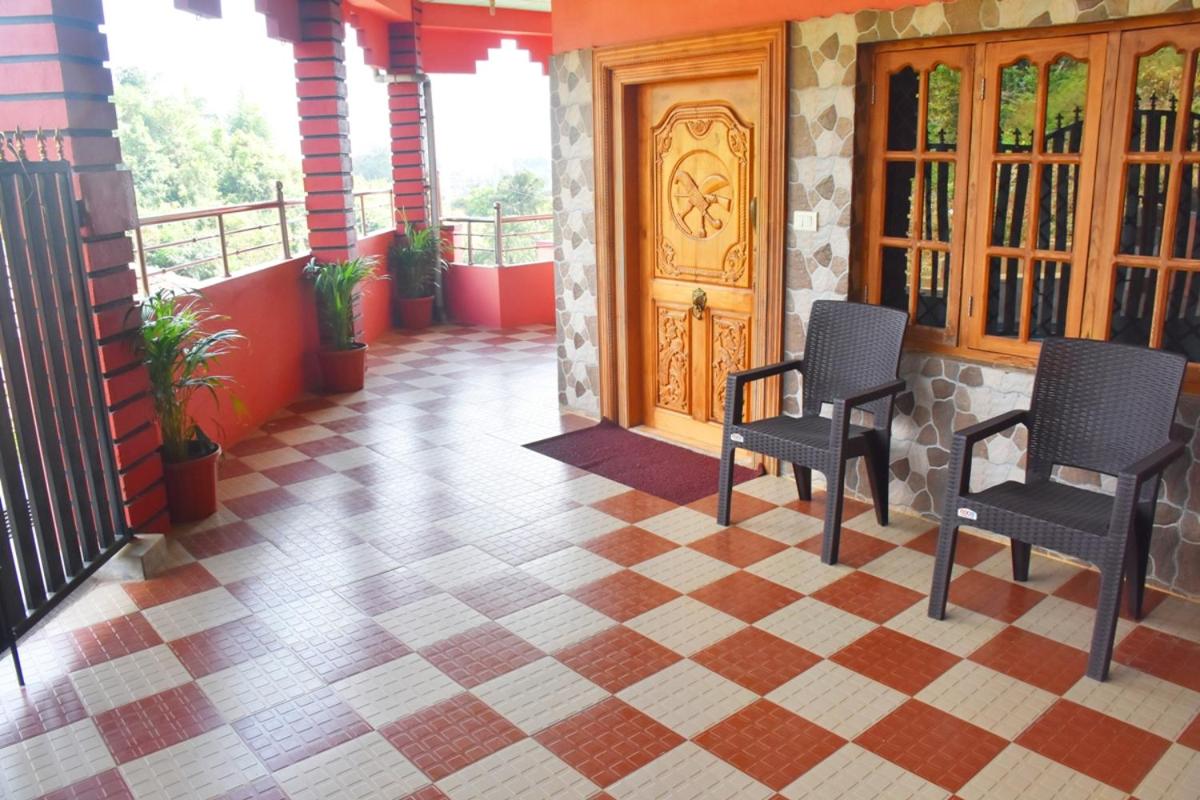 Deluxe Double Room with Balcony - Photo 4