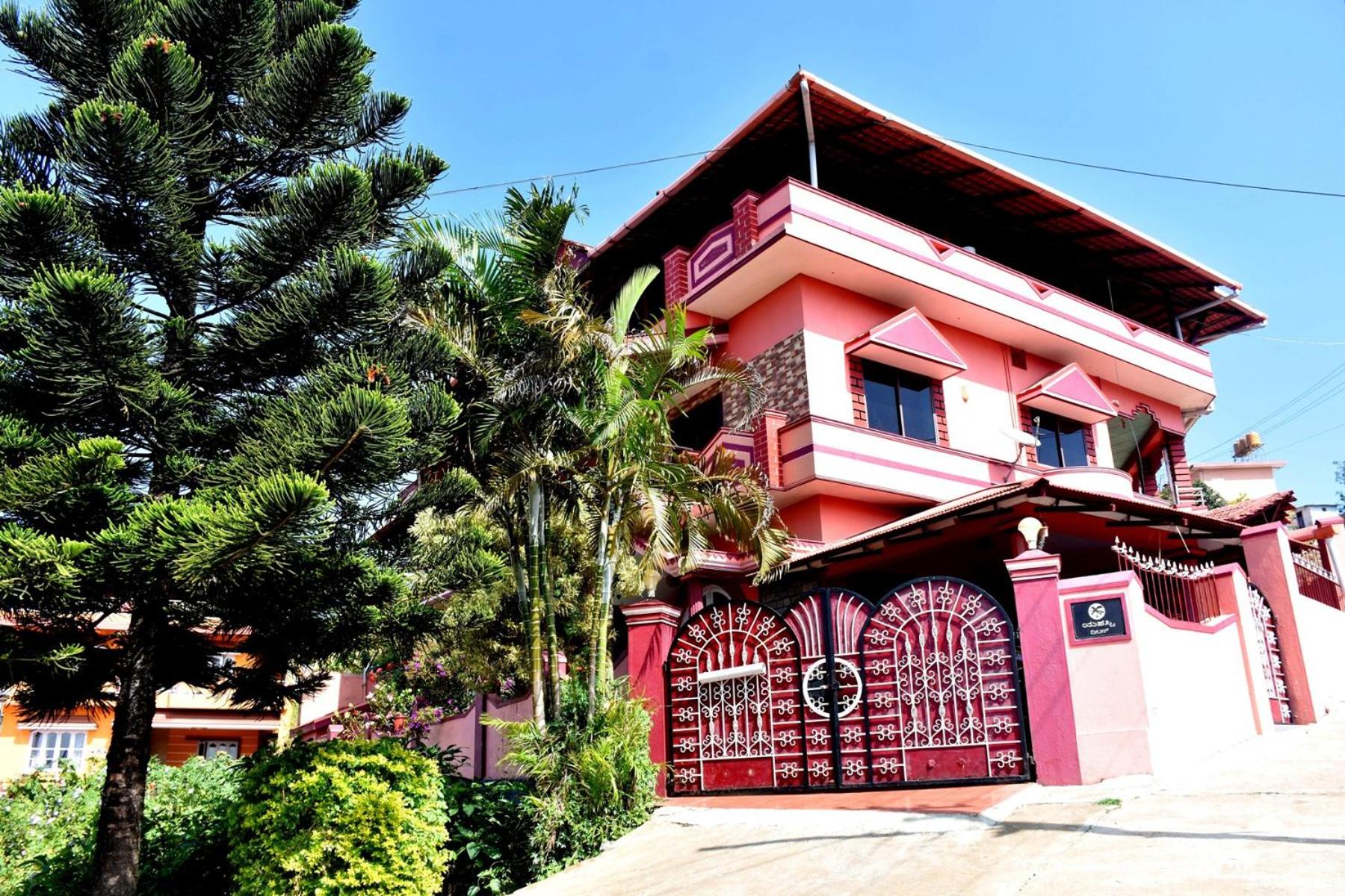 Deluxe Double Room with Balcony - Photo 11