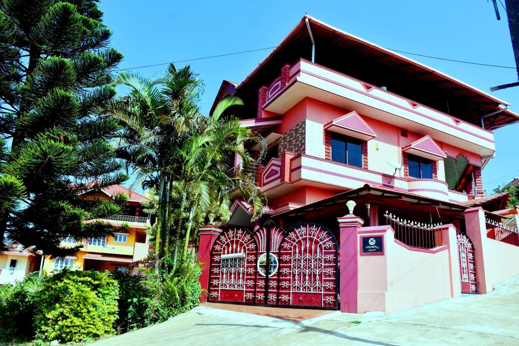 Deluxe Double Room with Balcony - Photo 10
