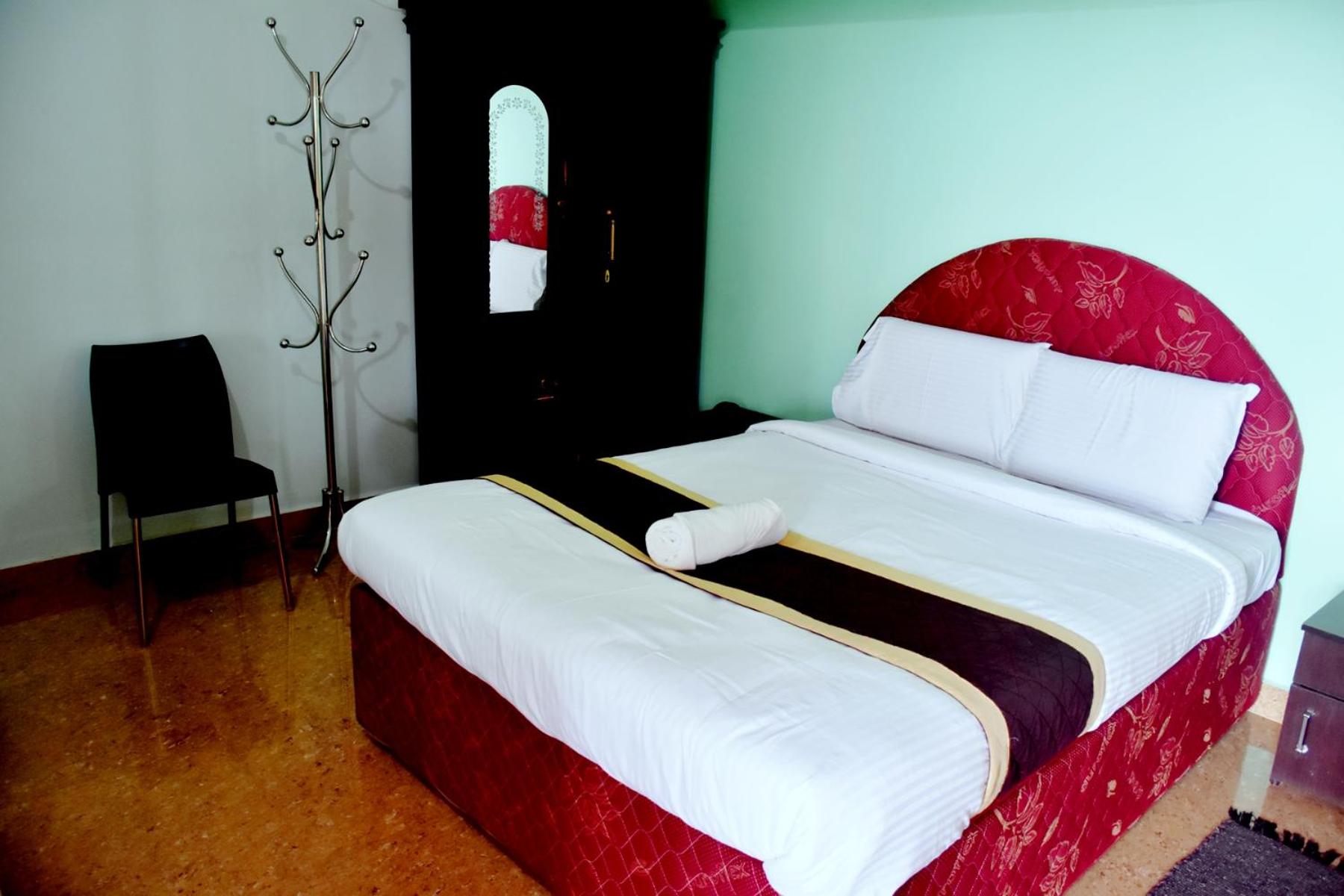 Deluxe Double Room with Balcony - Photo 9