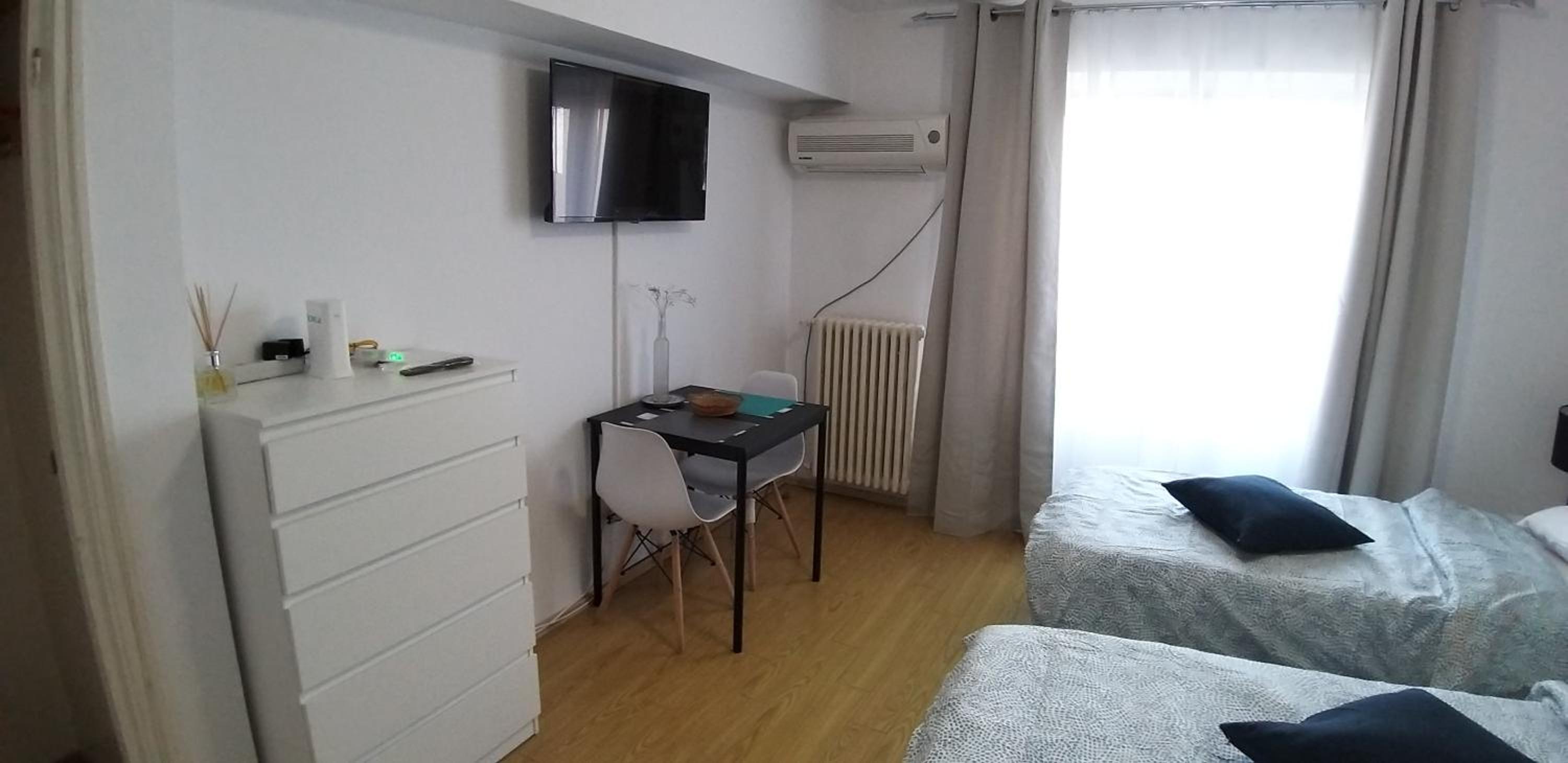 Twin Room - Photo 8