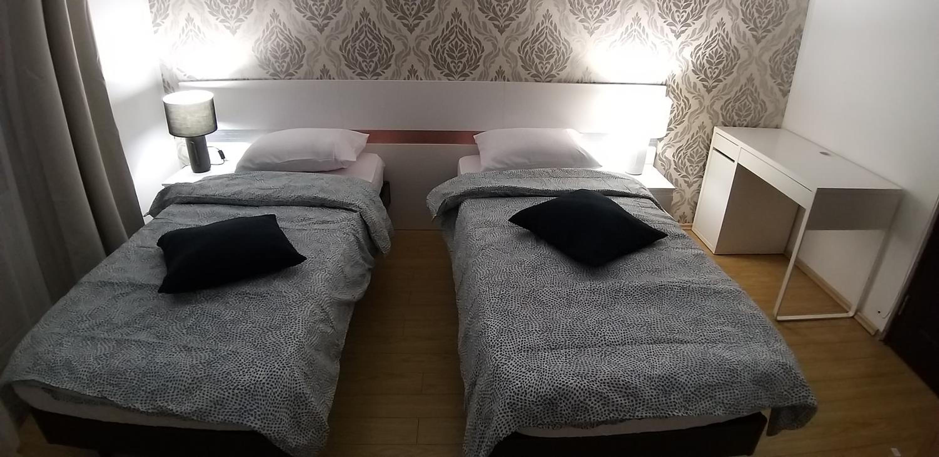 Twin Room - Photo 6