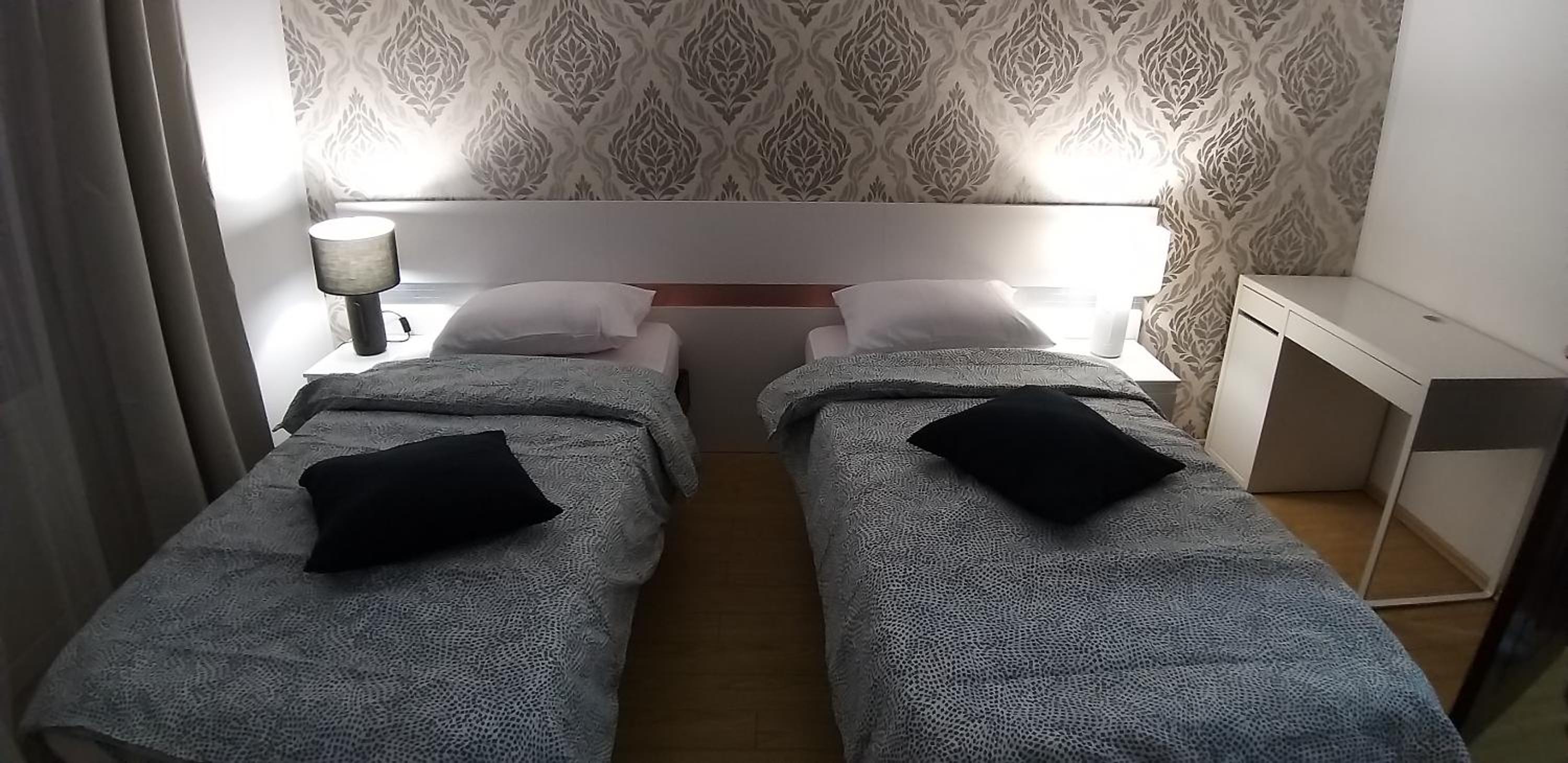 Twin Room - Photo 11