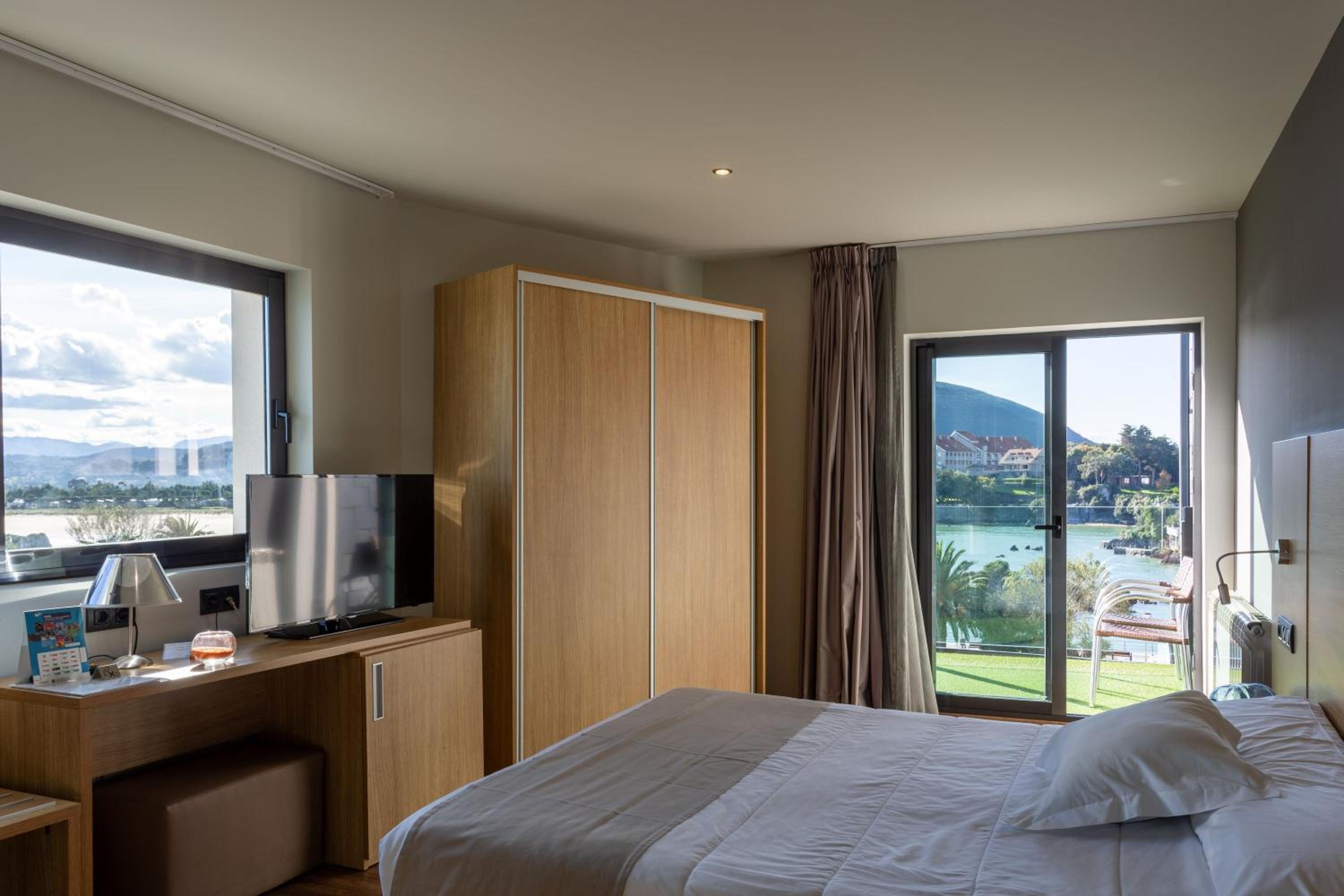 Double or Twin Room with Terrace photo 2