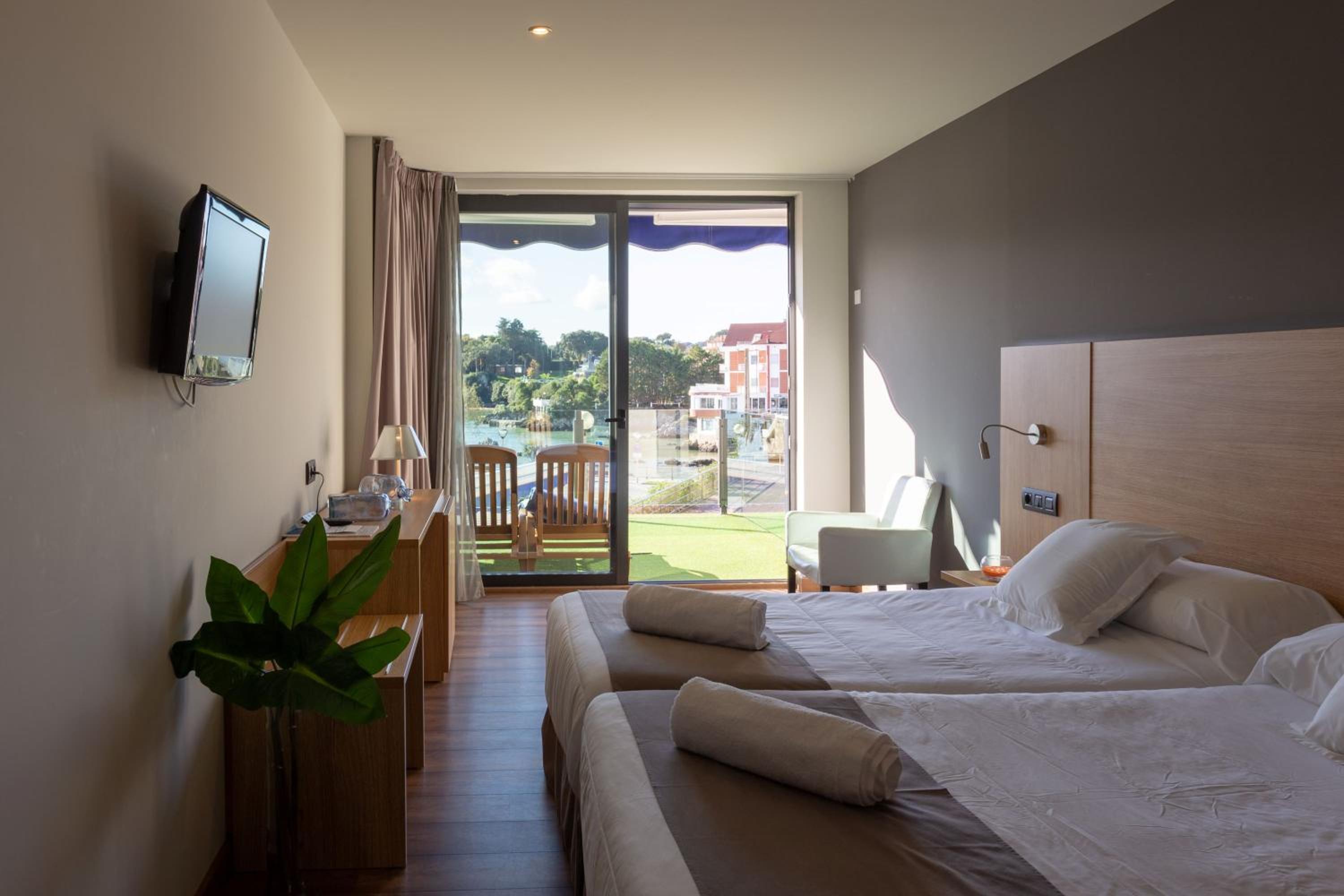 Double or Twin Room with Terrace photo 3
