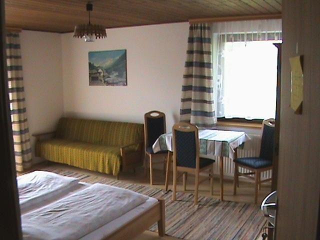 Triple Room With Shared Bathroom photo 2