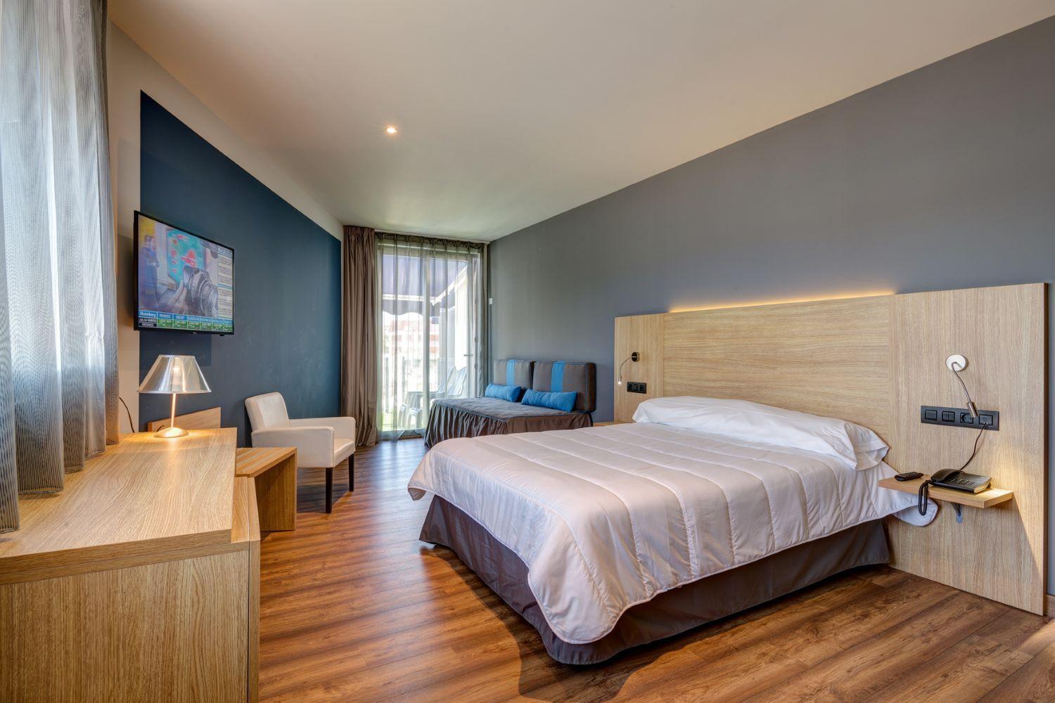 Habitación familiar con balcón