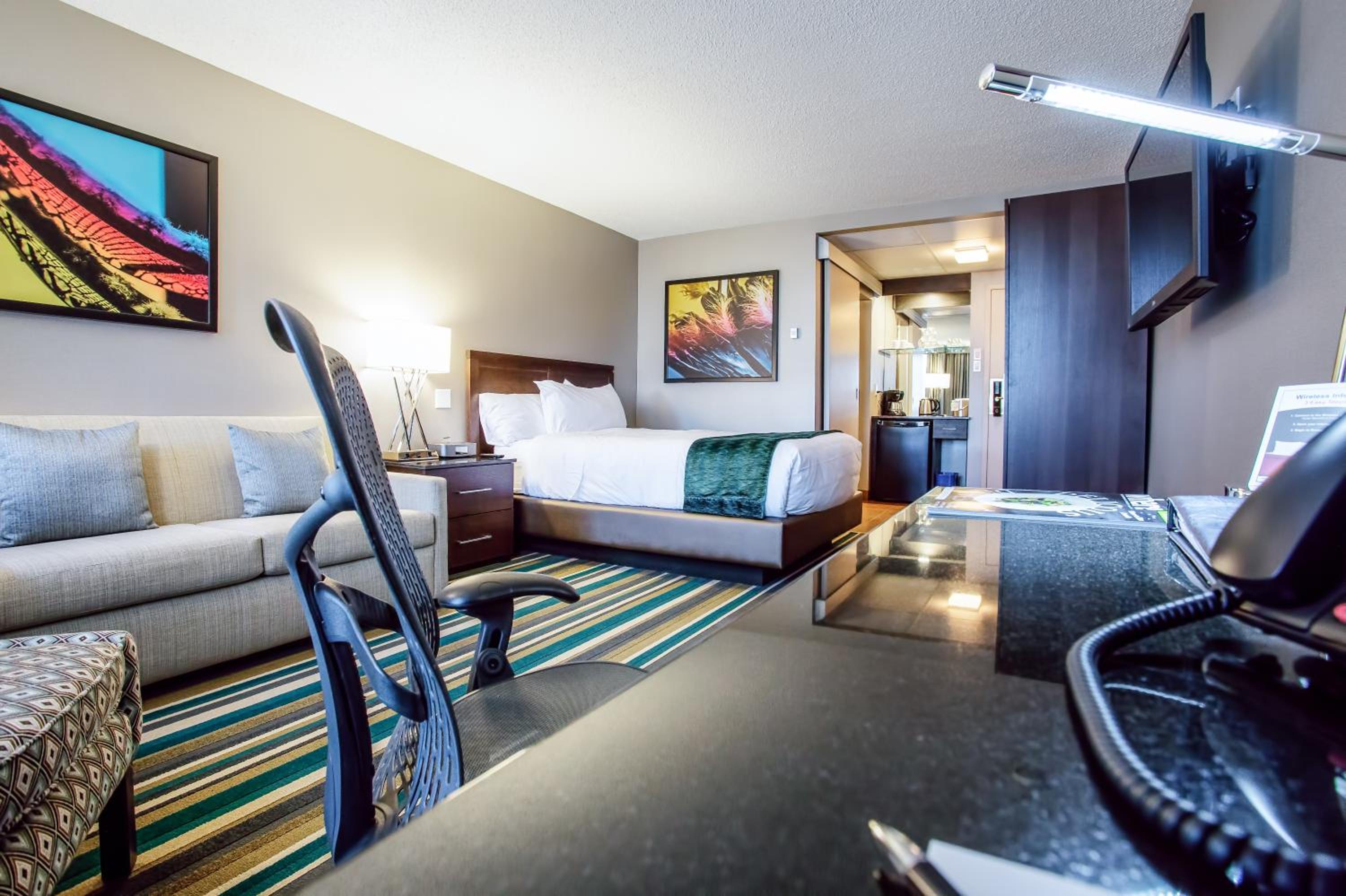 Signature Queen Room with Sofa - Photo 1