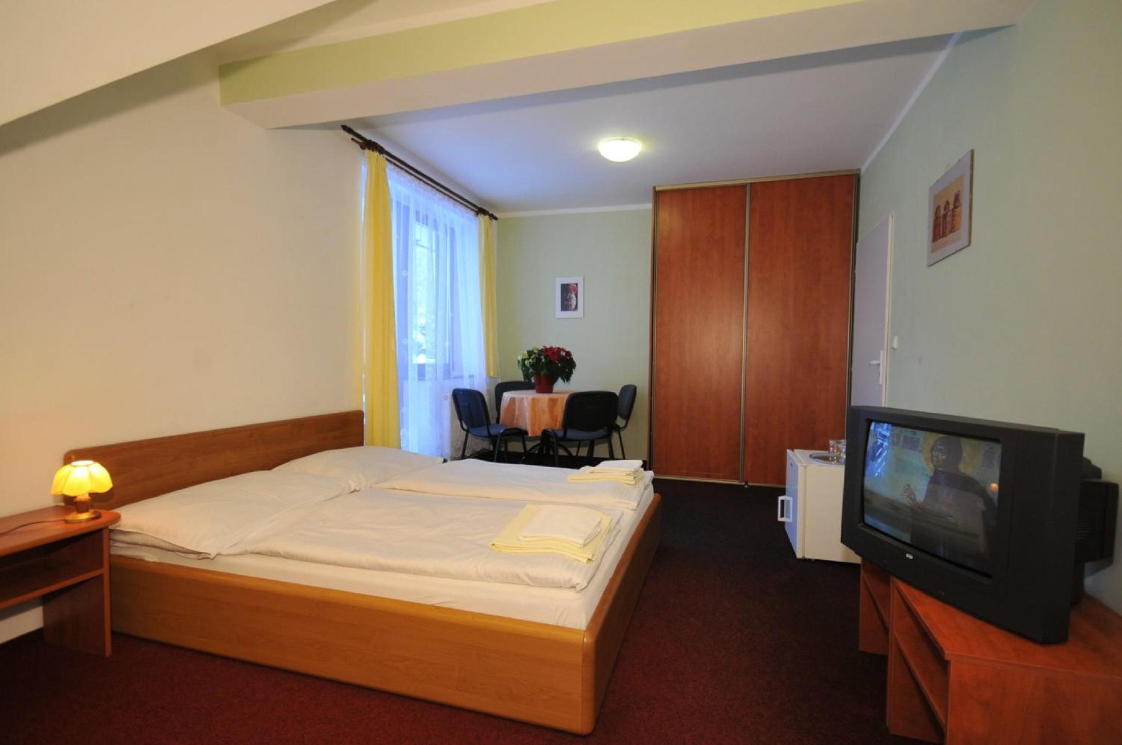 Quadruple Room with Balcony and Extra bed - Photo 6