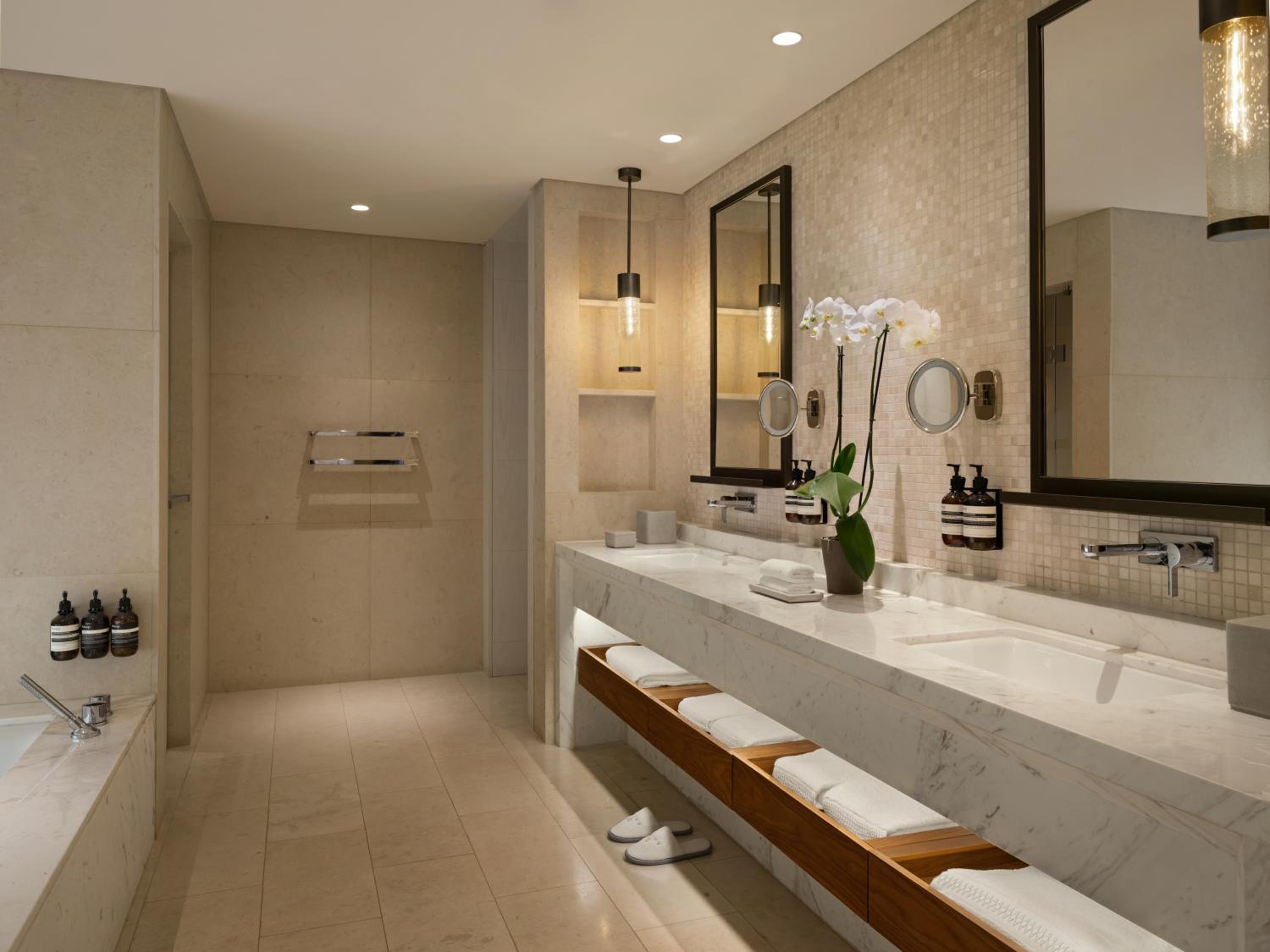 מלון אמארה לימסול — Seafront Deluxe Double or Twin Room with Private Pool