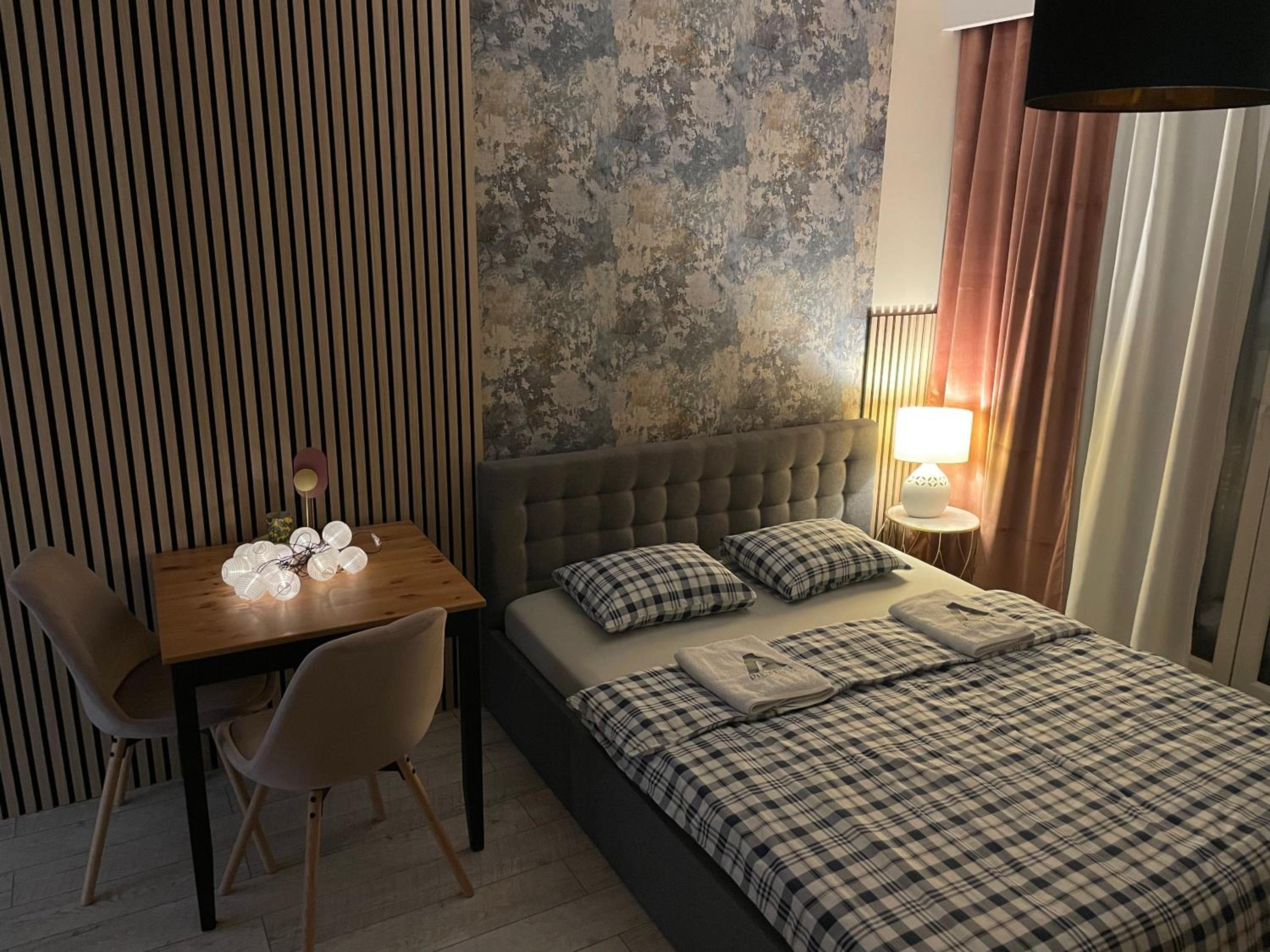 One-Bedroom Apartment - Photo 2