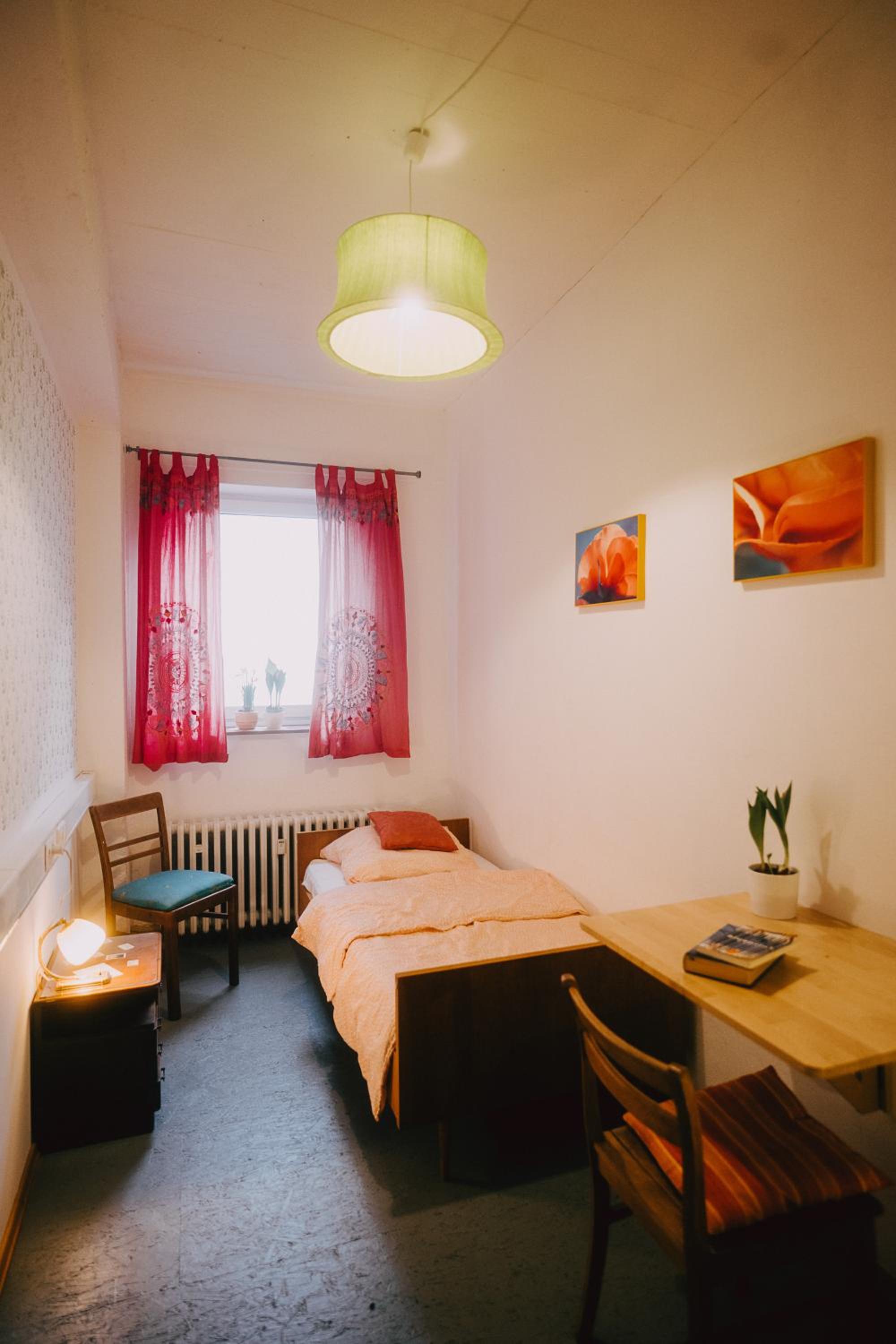 Single Room with Shared Bathroom photo 1