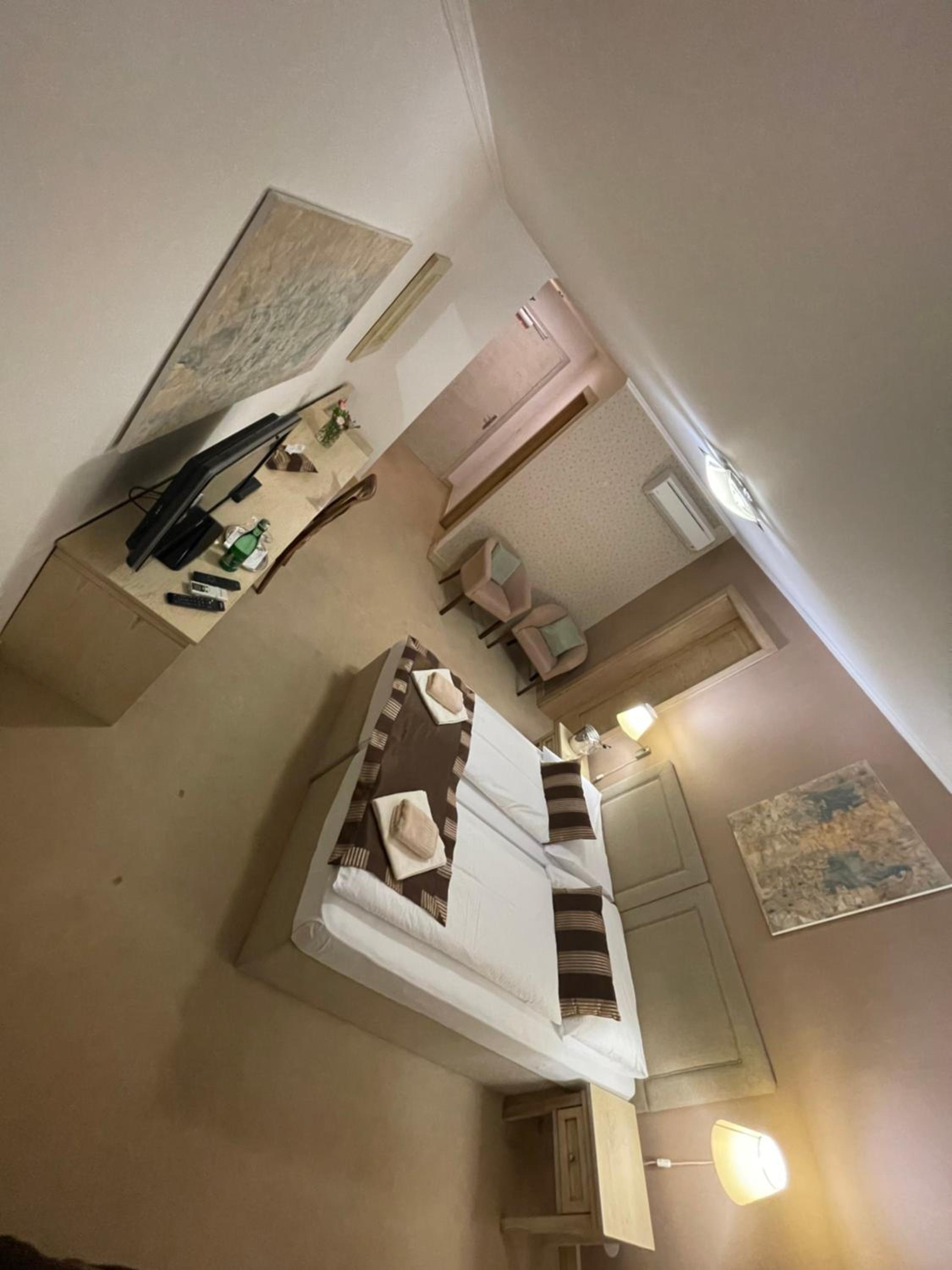 Superior Family Room photo 1