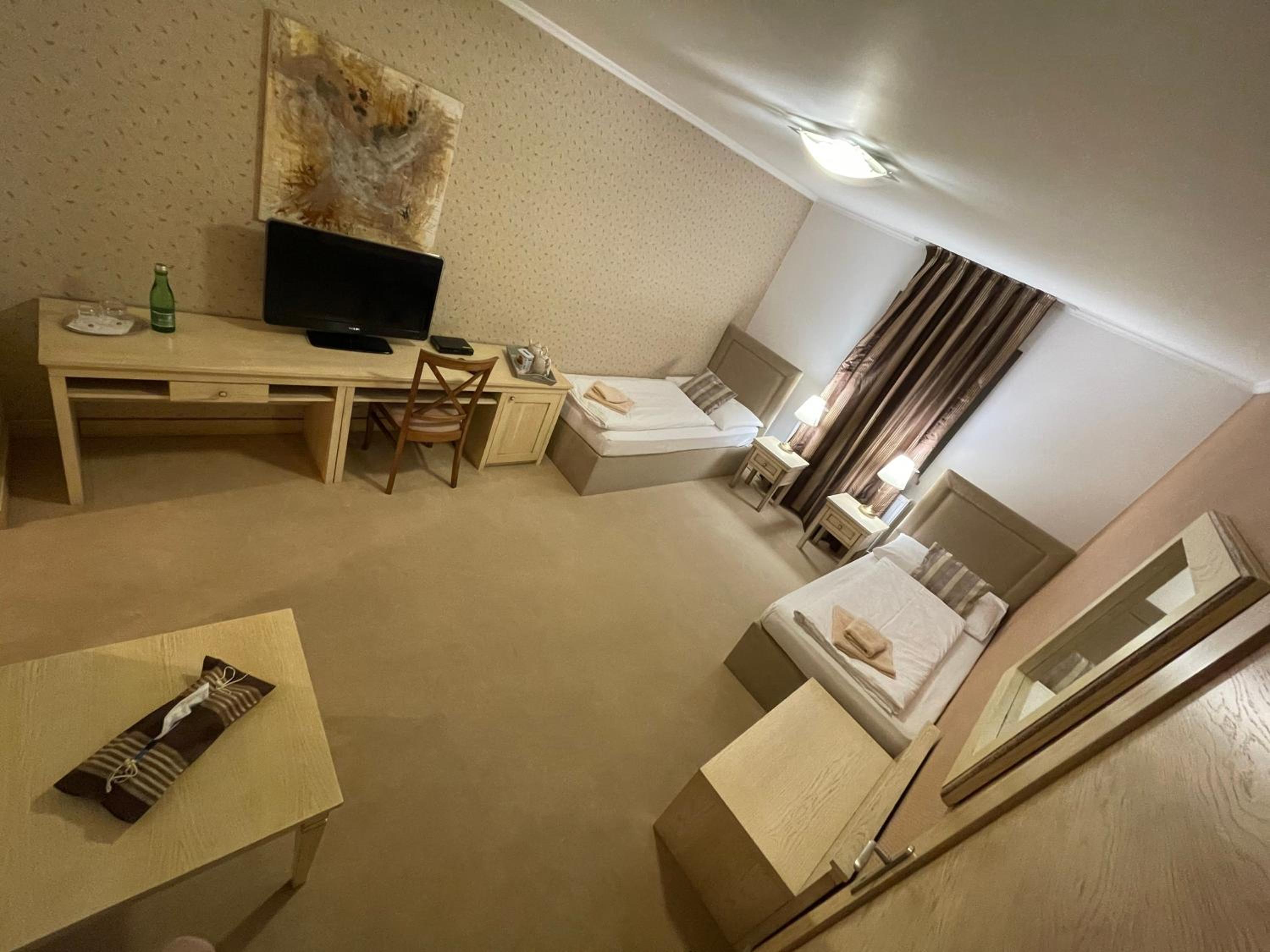Superior Family Room photo 3