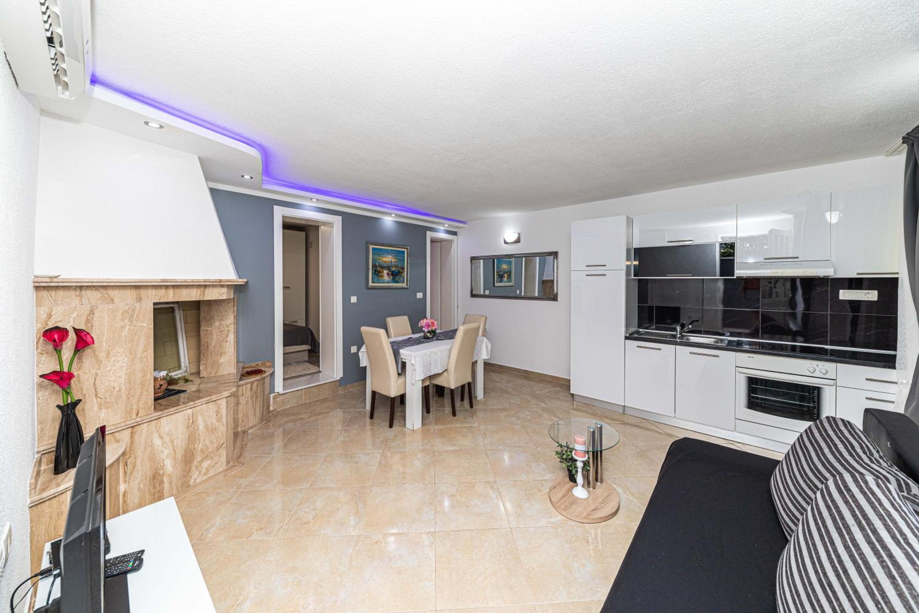 Villa photo 2